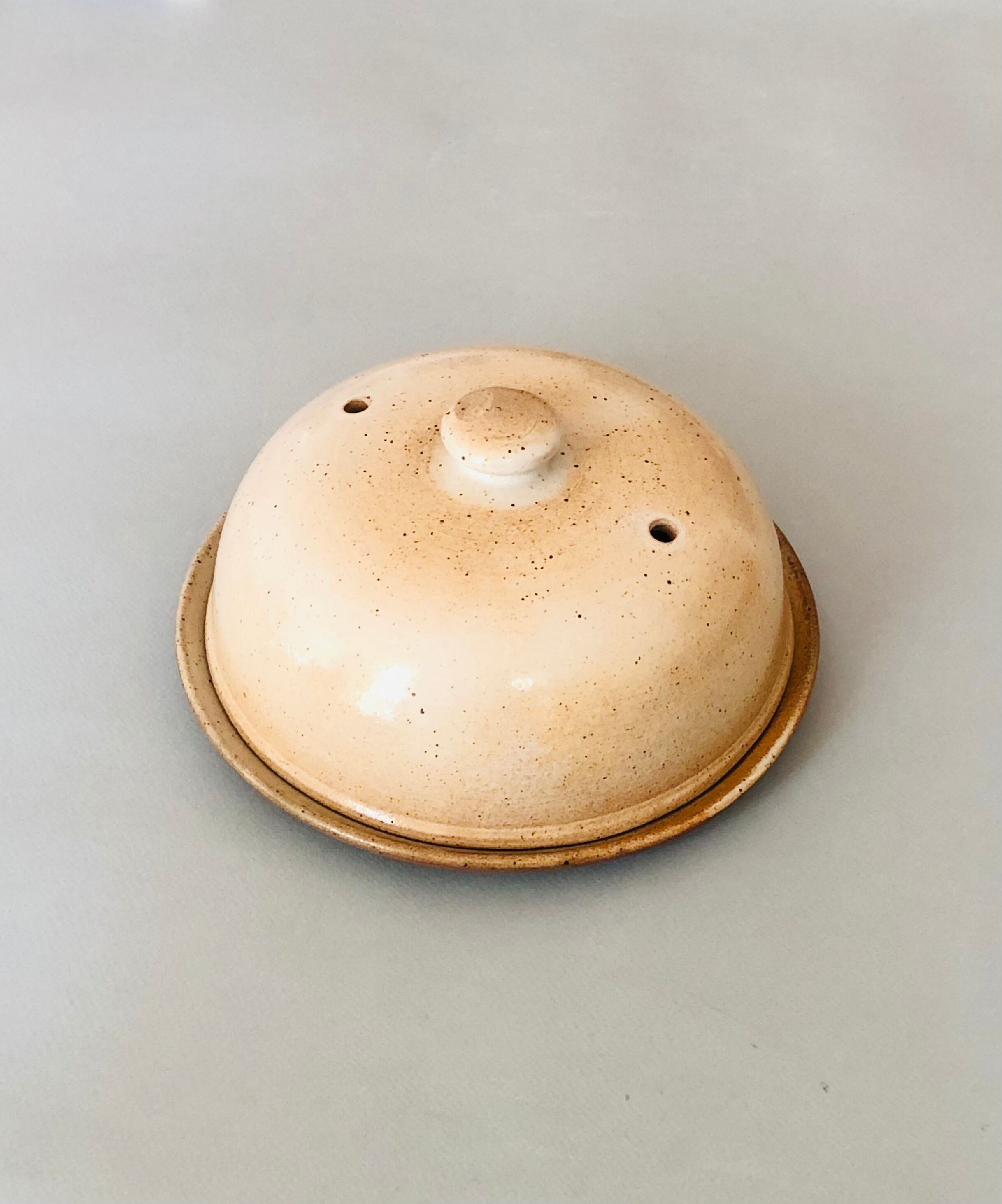 Plateau et cloche à fromage en Grès du Marais