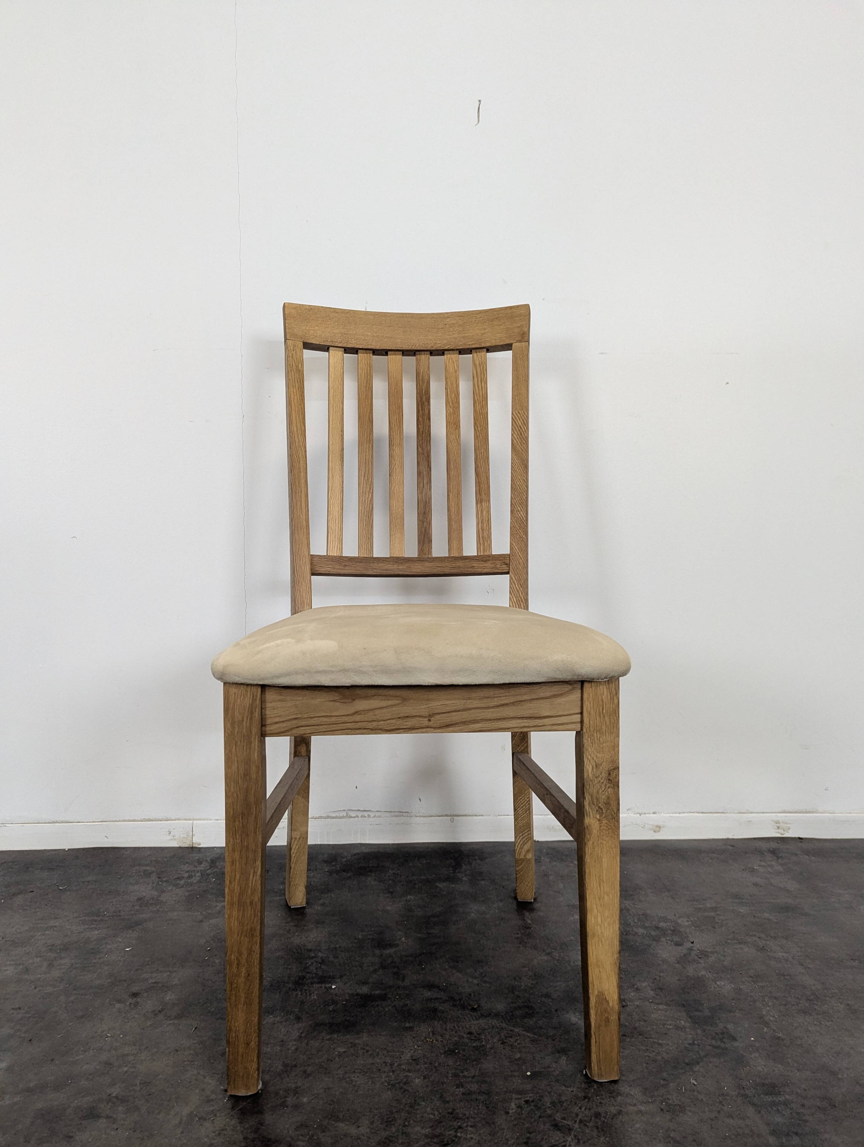 Set of 4 oak chairs