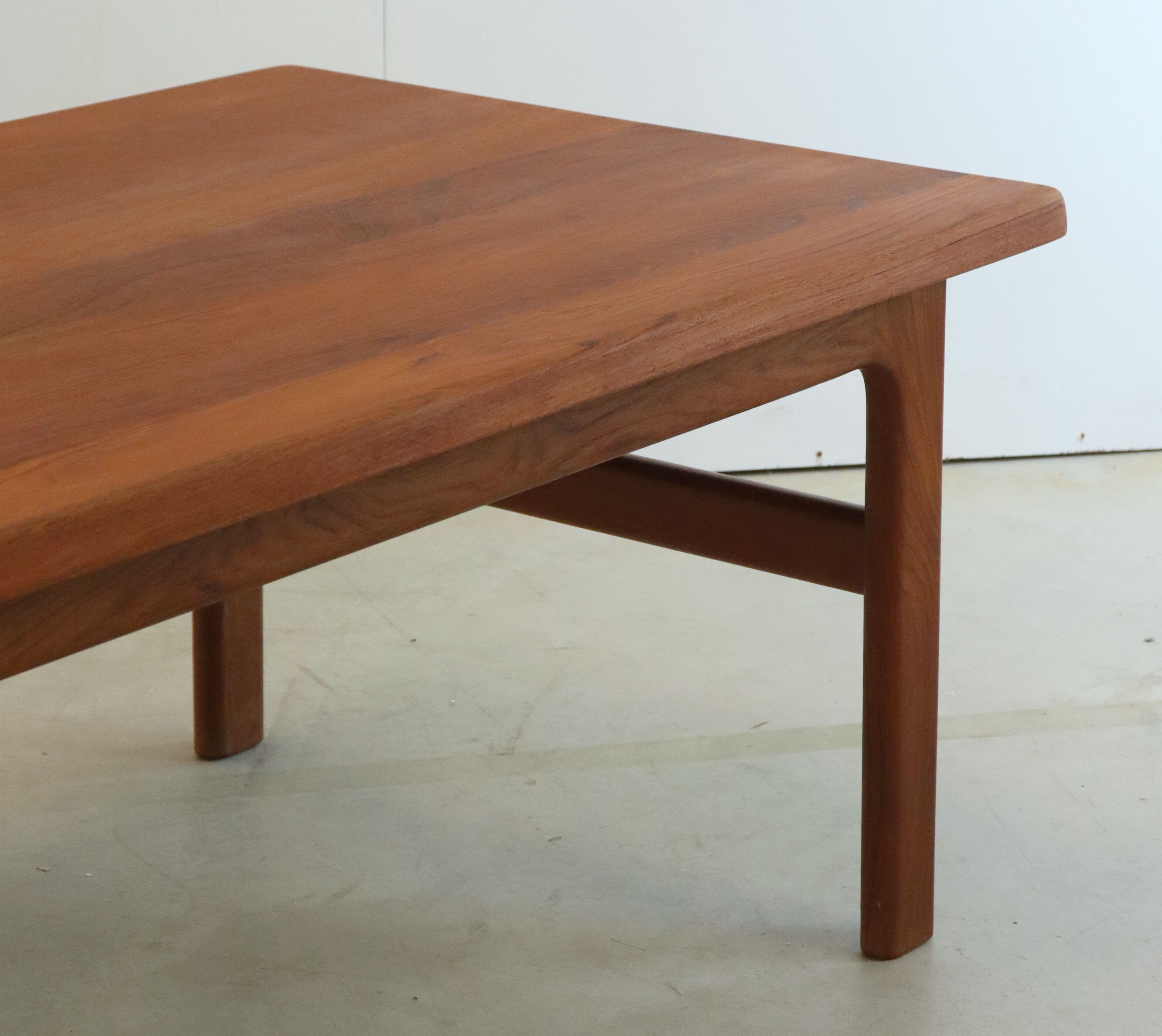 Niels Bach danish design teak coffee table 'Bratbjerg'