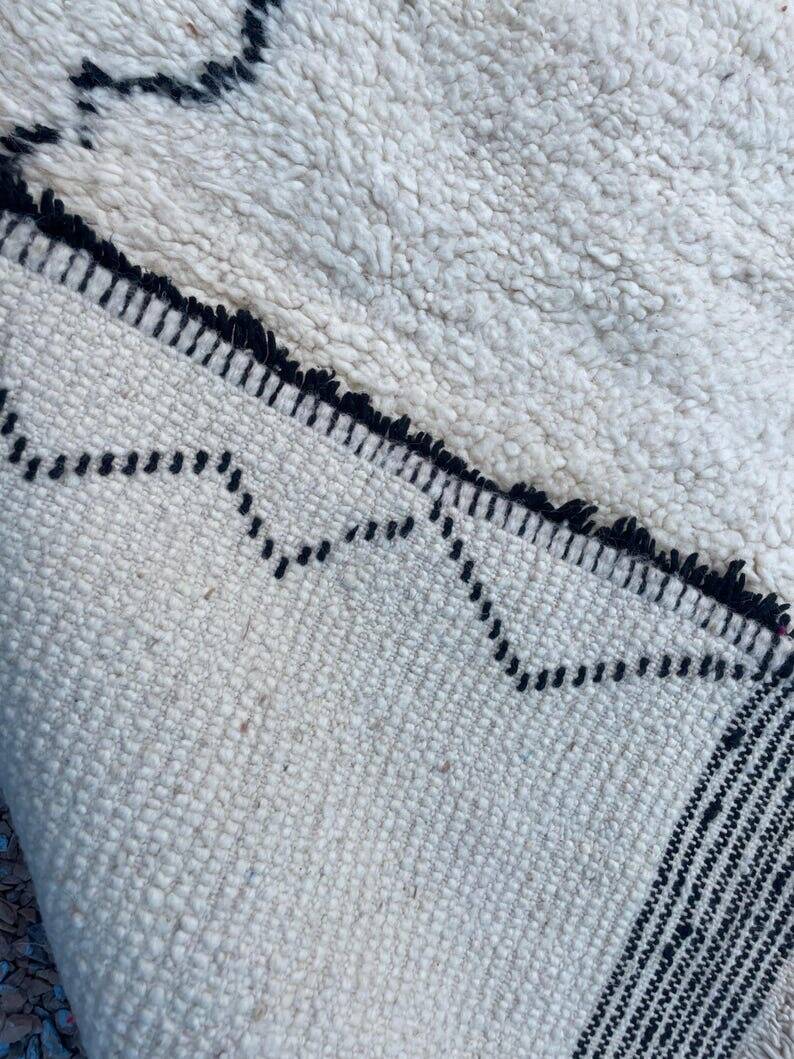 Handmade traditional pure wool rug, size 150/250 cm.