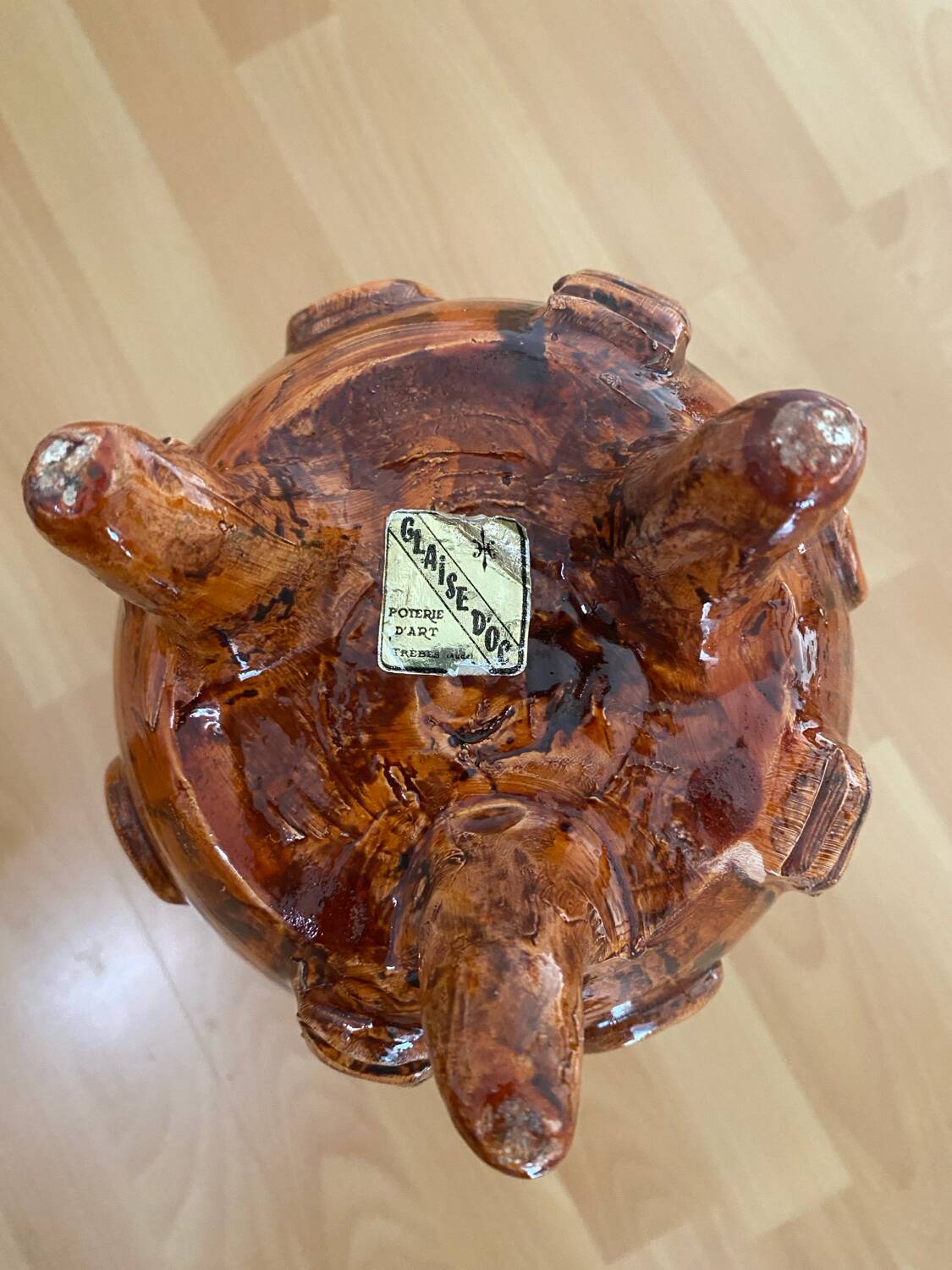 Tripod pottery