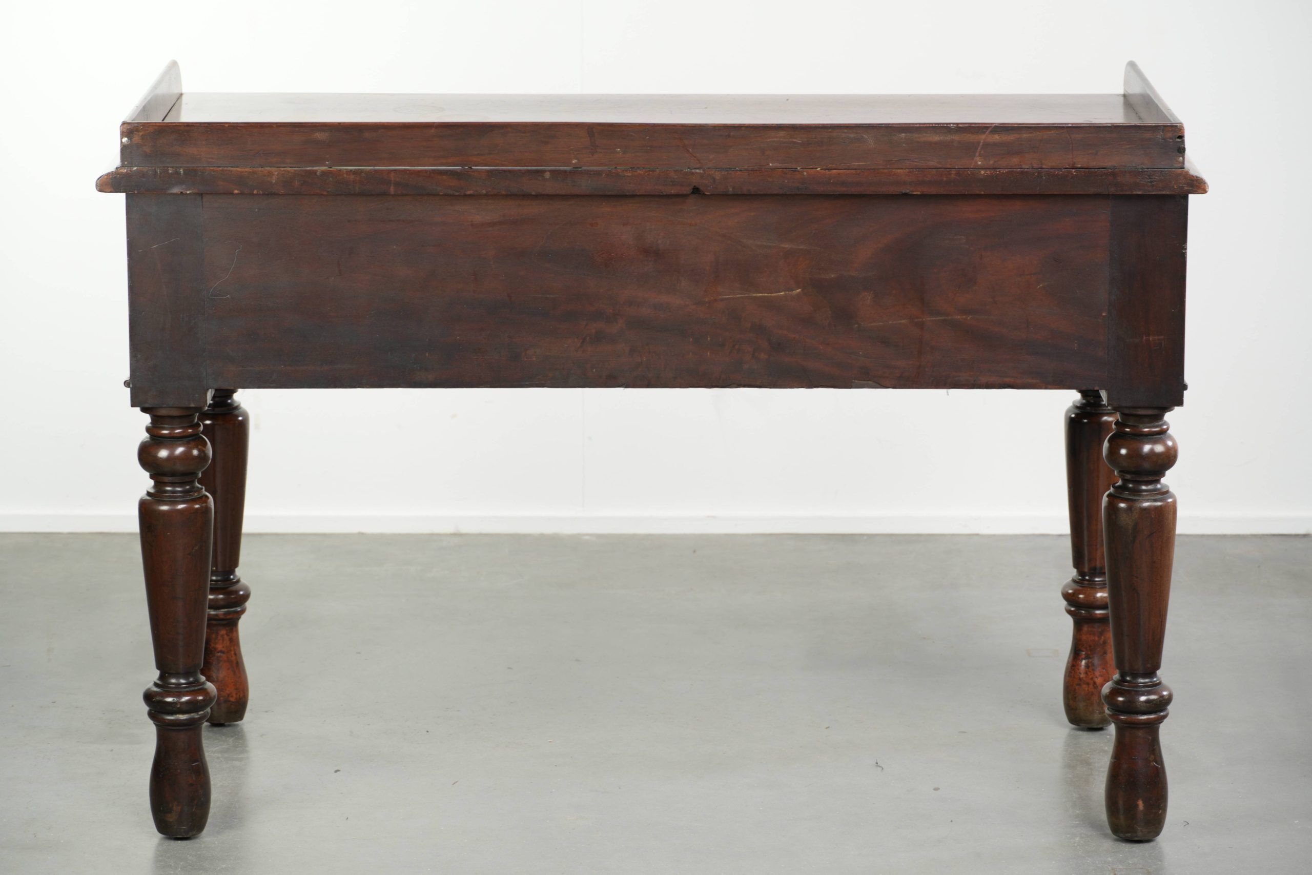 Elegant antique English desk / writing table from the mid-19th century
