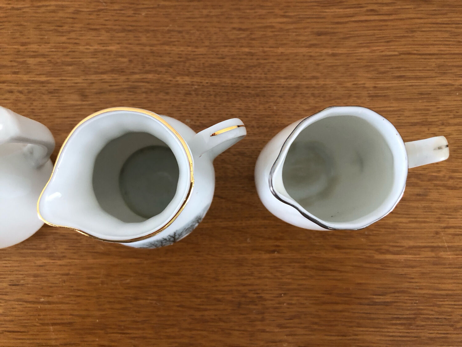 Lot de 4 cruches à lait en porcelaine Vintage