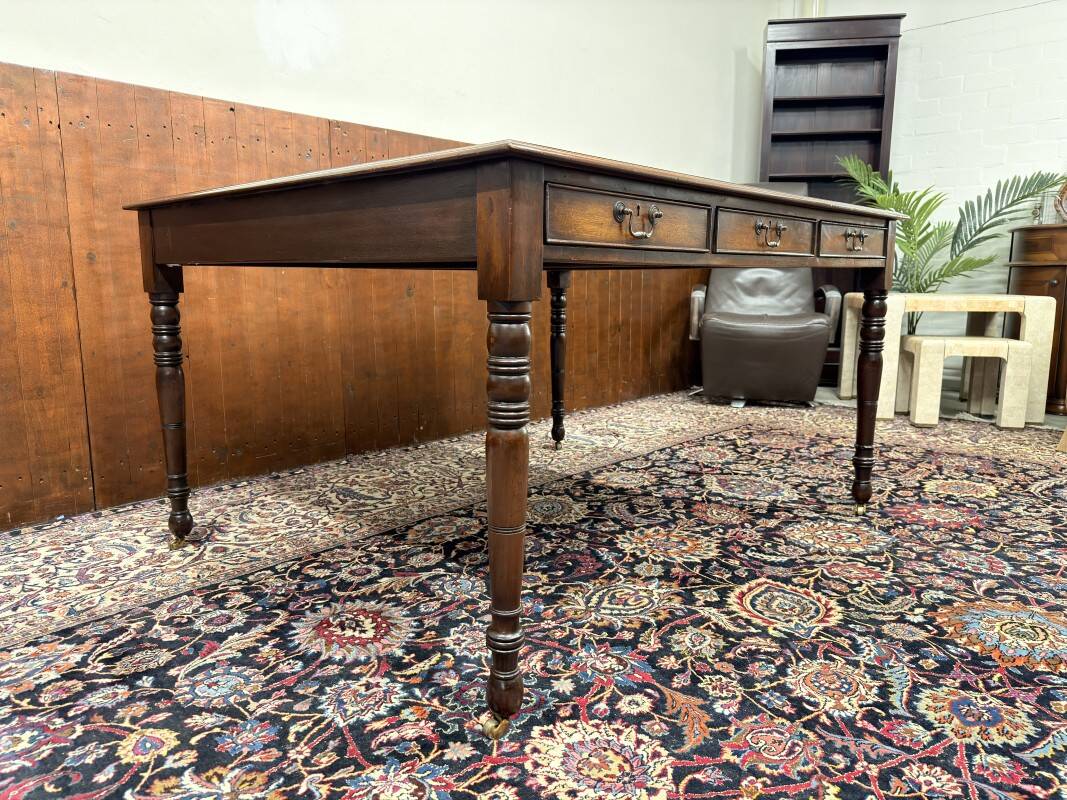 Bureau Chesterfield anglais ancien Partnerdesk
