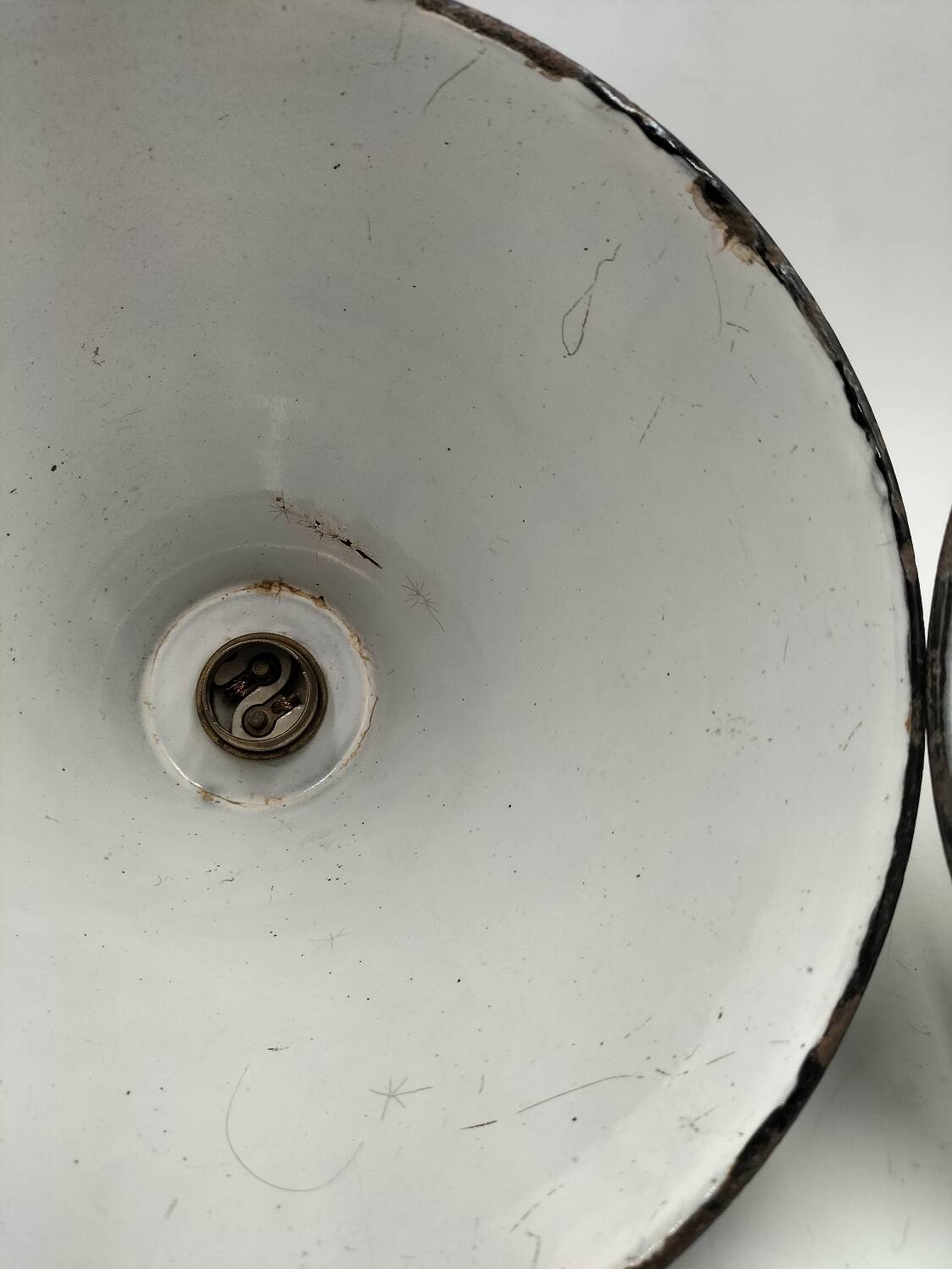 Enamelled cone suspensions
