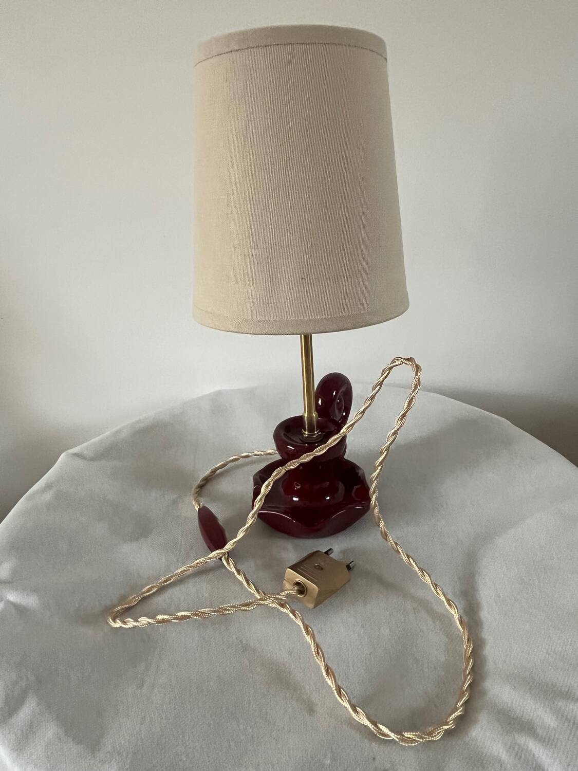 Burgundy porcelain lamp