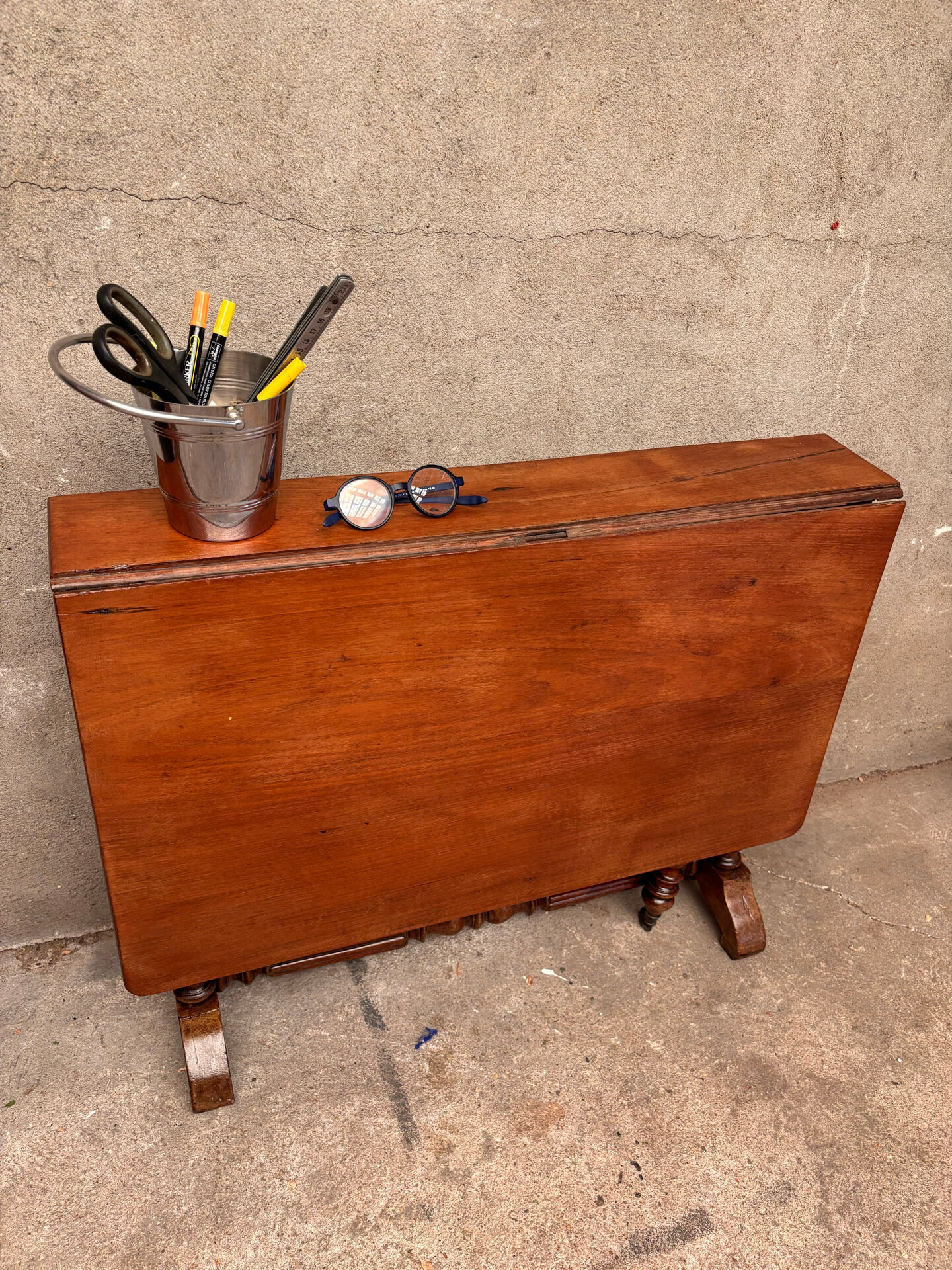 Extensible Napoleon III gateleg table