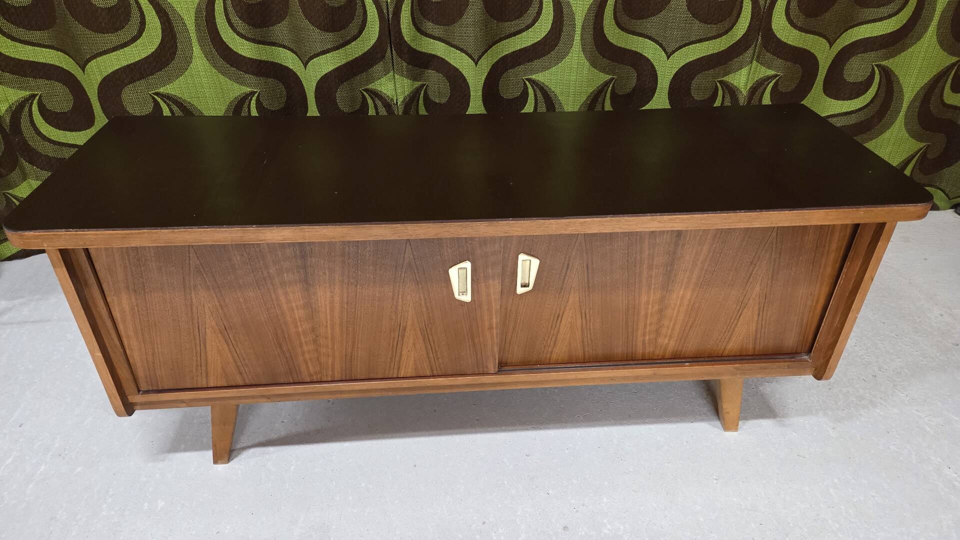 Lowboard enfilade with sliding doors, 1970s vintage.