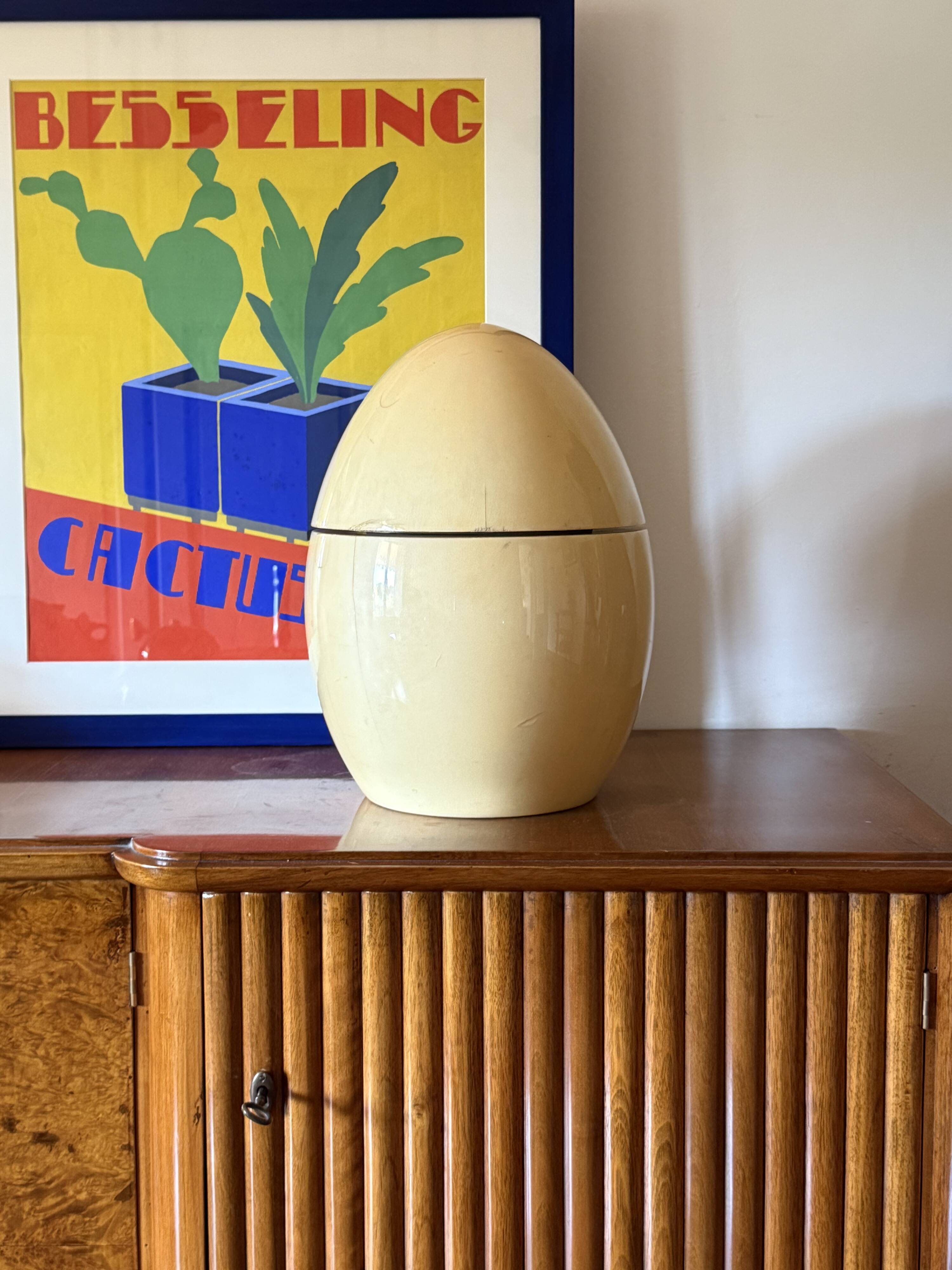 Tommaso Barbi, rare egg shaped large parchment box, TB Italy, ca. 1970