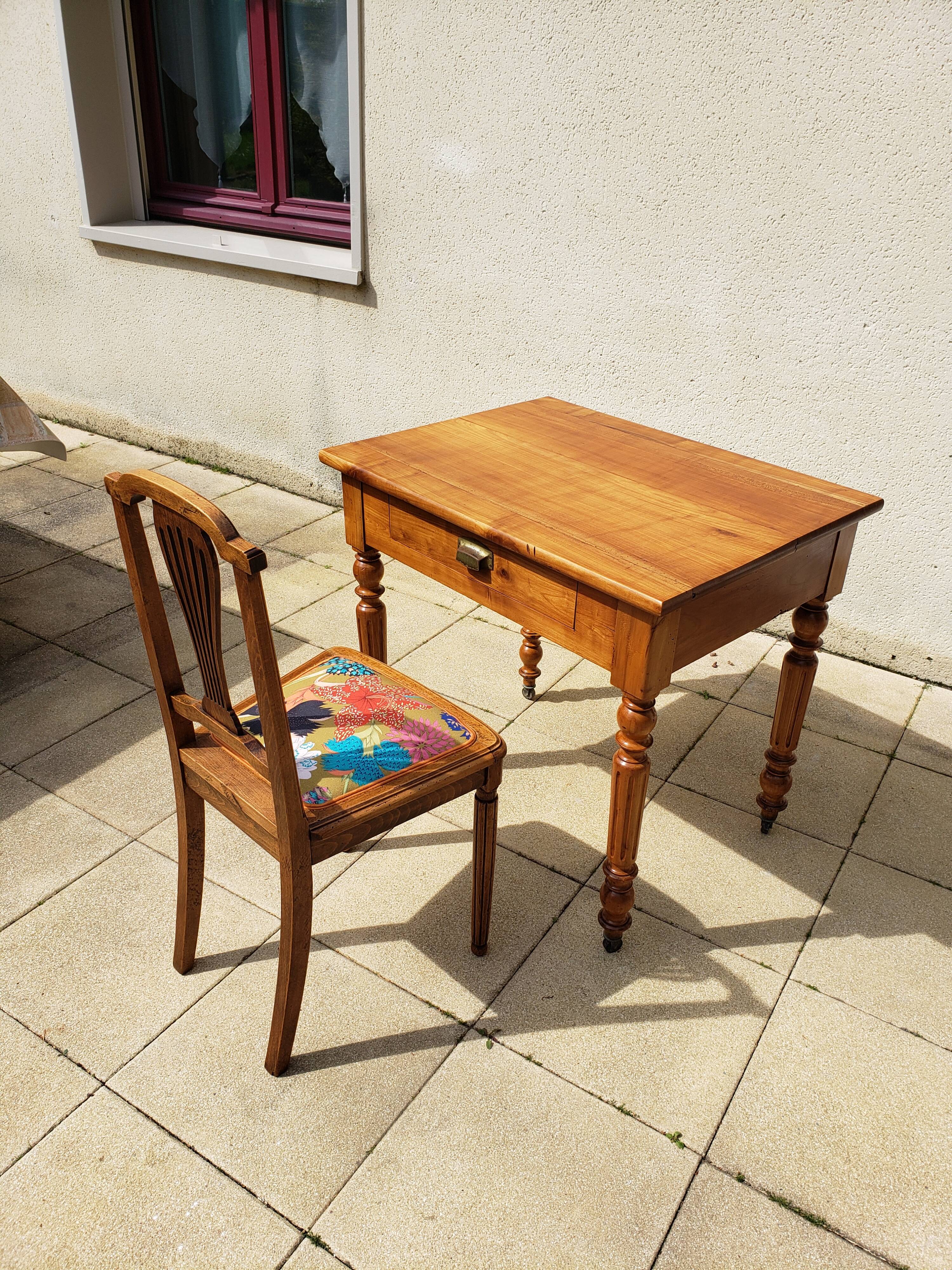 Side table or small desk with chair