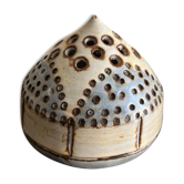Ceramic flower pique at the old mill