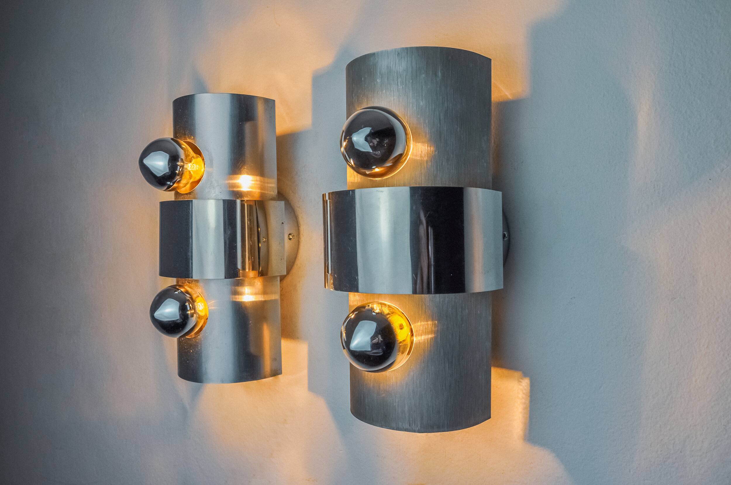 Pair of space age 2-light wall lights, chromed metal, Italy, 1970