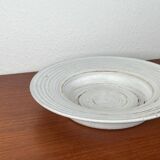 Mid-century modern minimalist studio pottery bowl from Pottestuen Keramik Frederikshavn, 1960s.