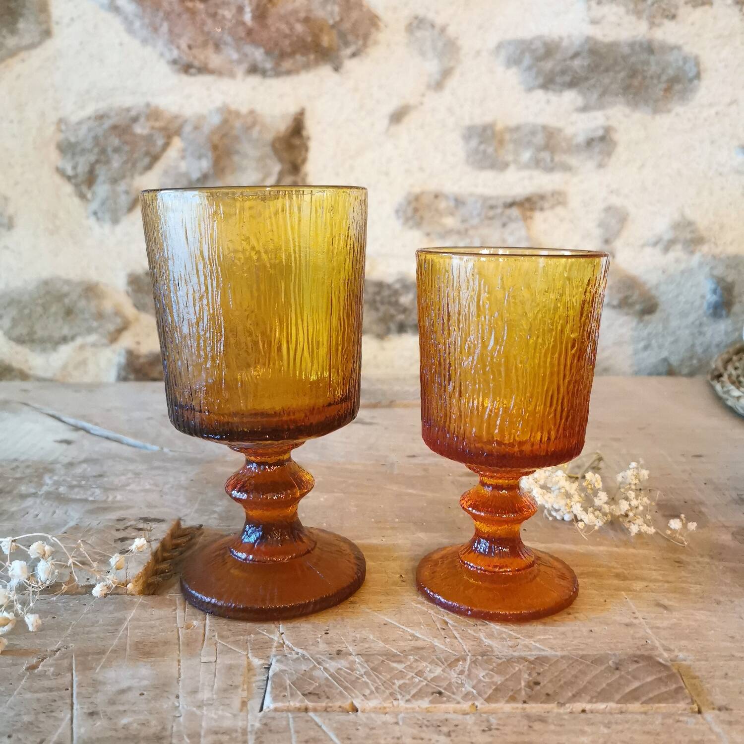 6 verres à pied en verre ambré Codec, années 70
