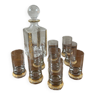 Carafe and 7 liqueur glasses
