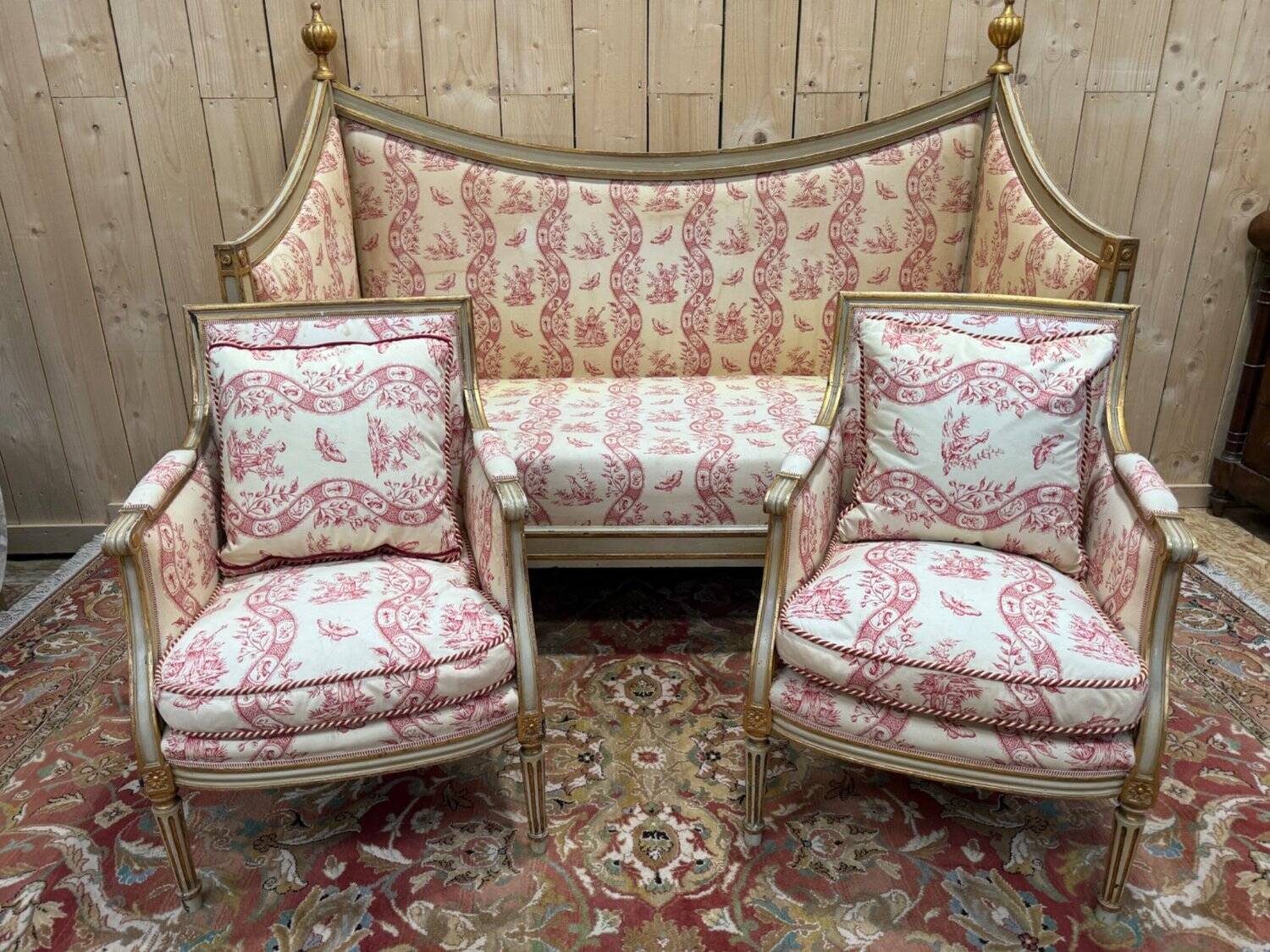 Salon canapé et paire de bergères – Époque Louis XVI – Bois réchampi et toi