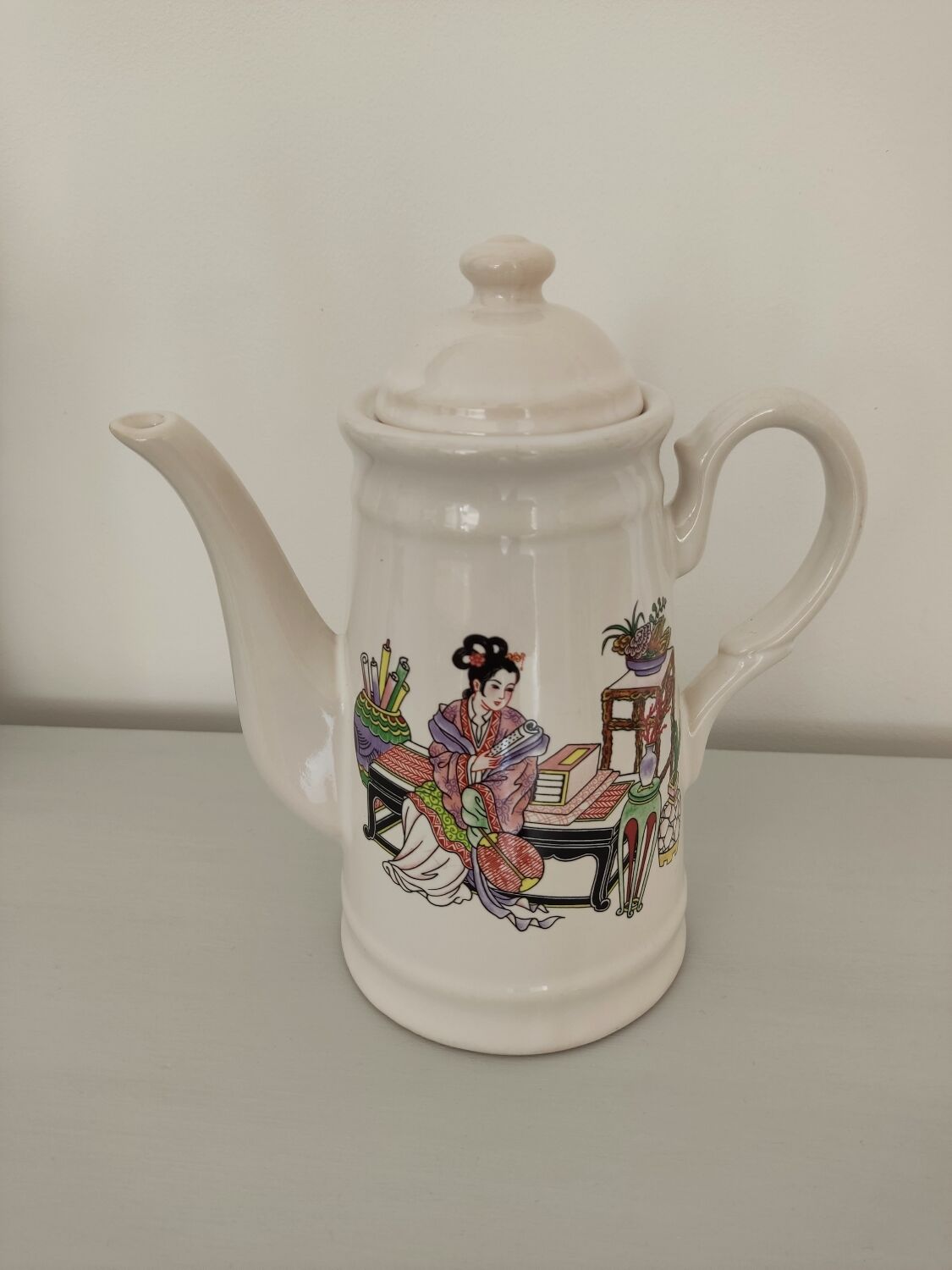 Japanese décor teapot