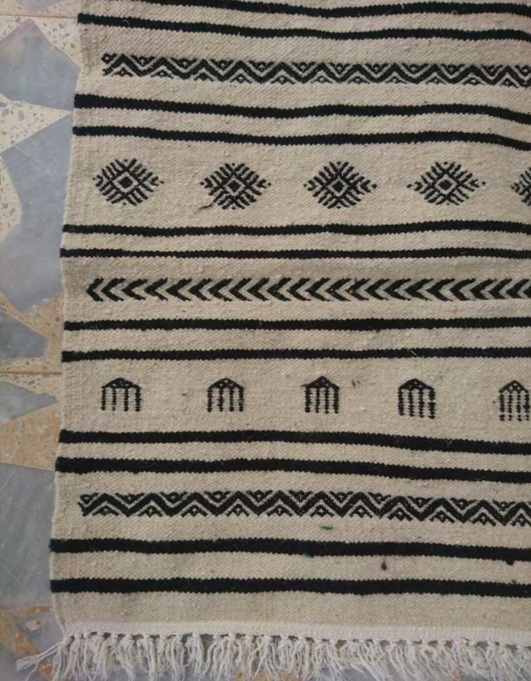 White and black berber kilim 100x150cm