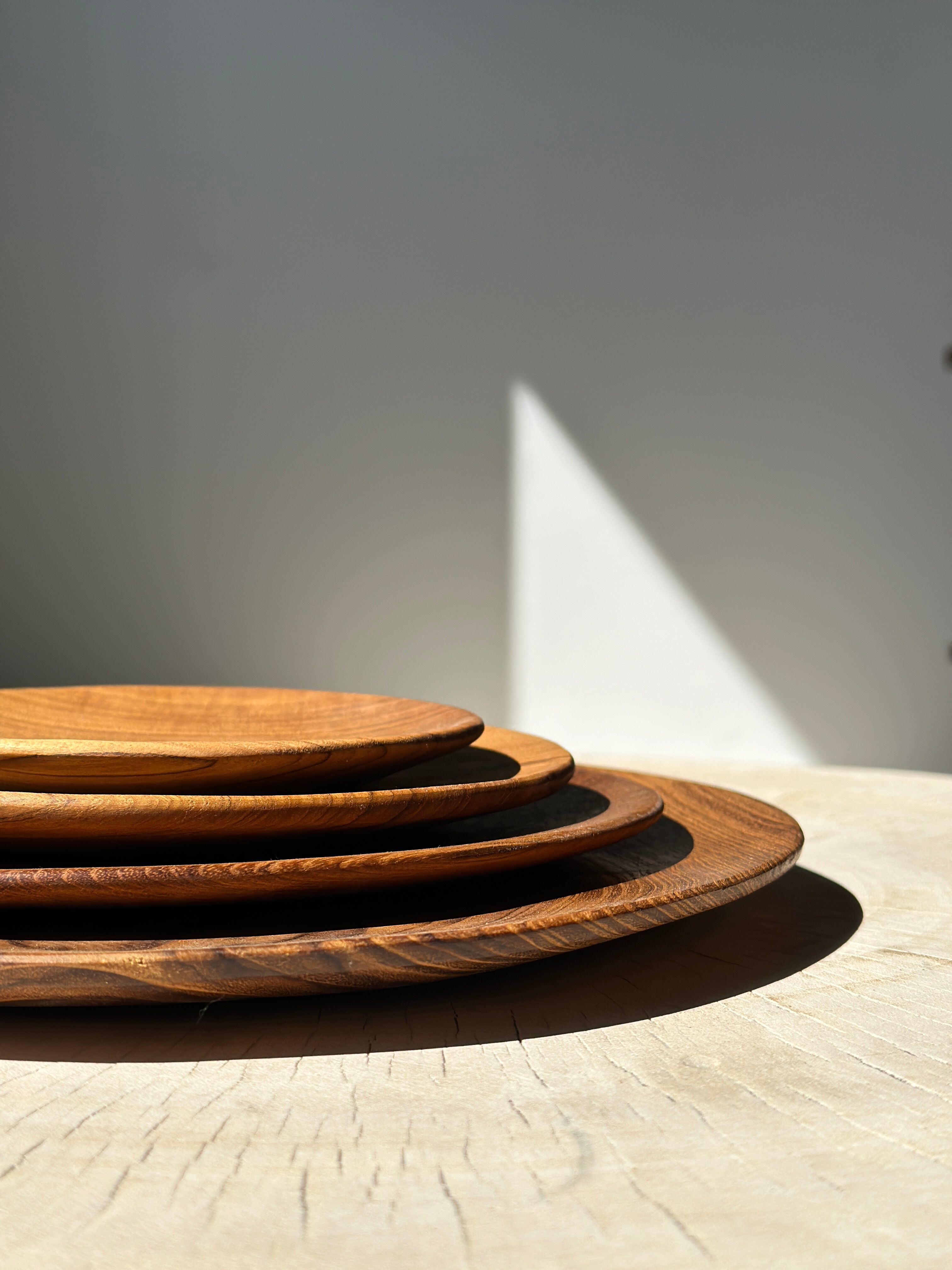 Set of 4 flat monoxyl teak trays