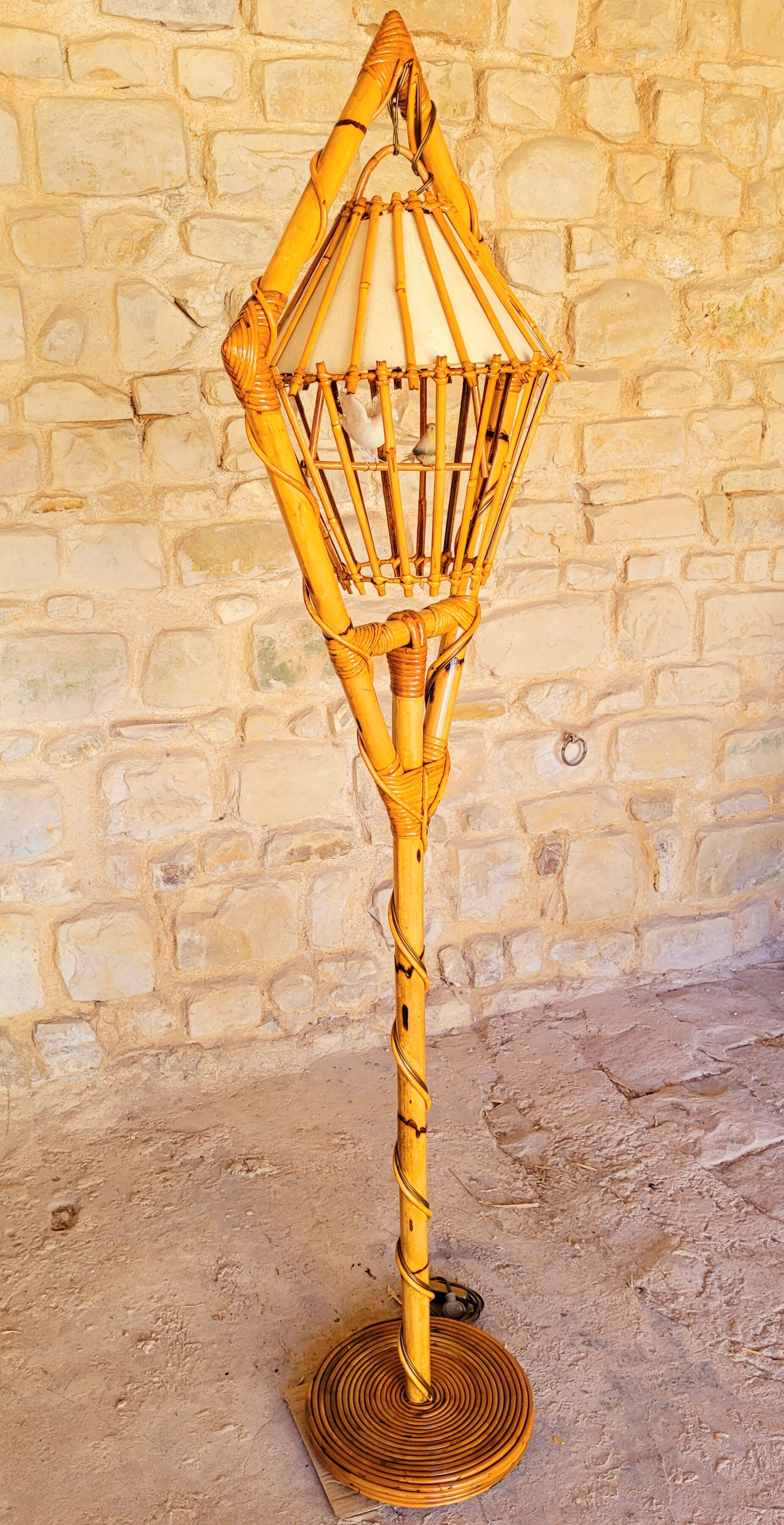 Lampadaire vintage Louis Sognot en rotin et bambou années 50 60