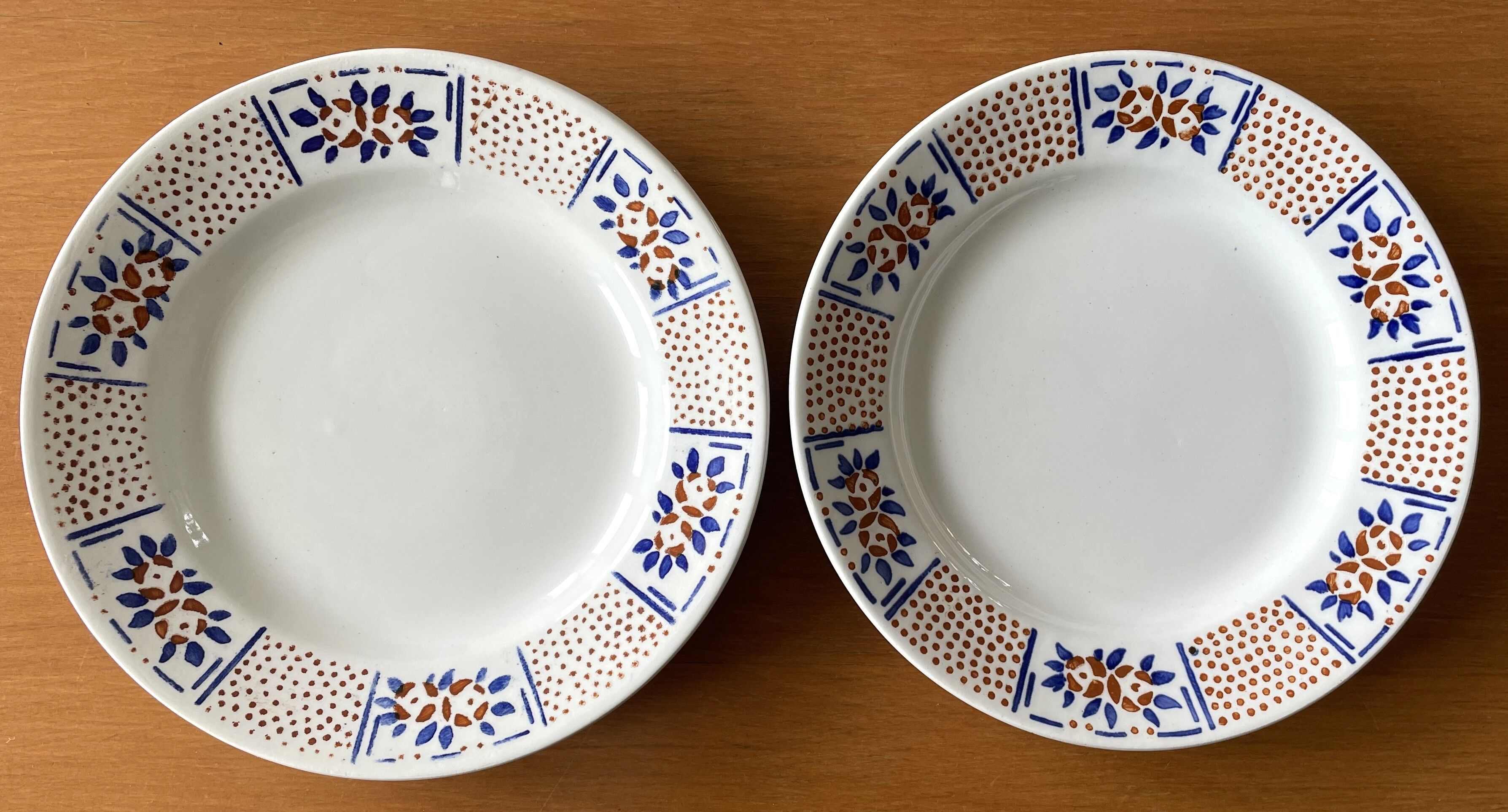 8 antique flat plates in Gien earthenware