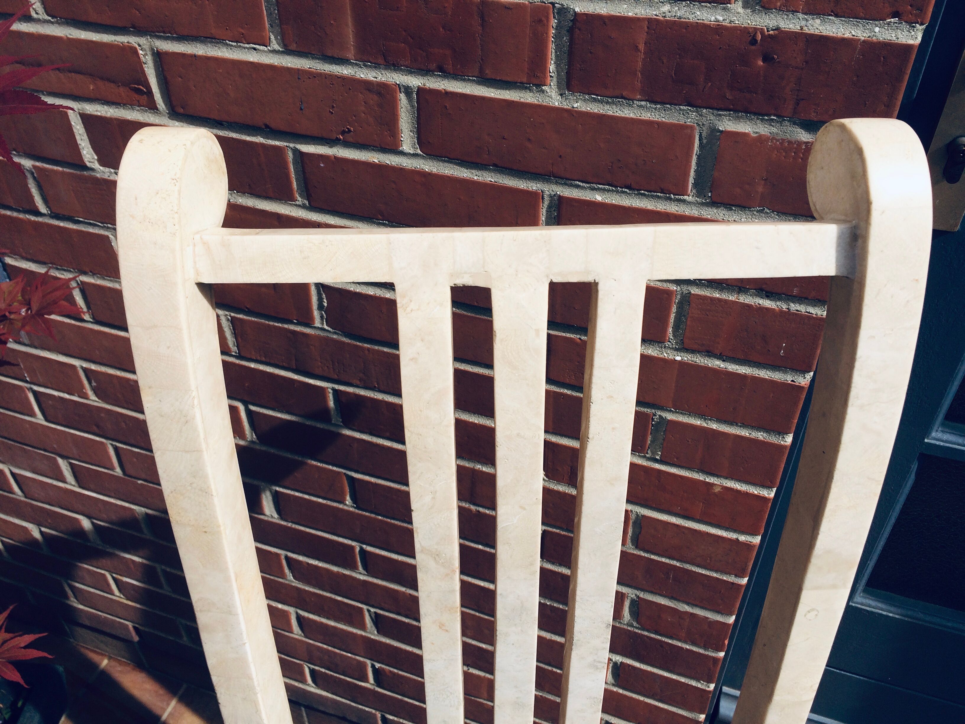 Chaises vintage et design en marbre blanc