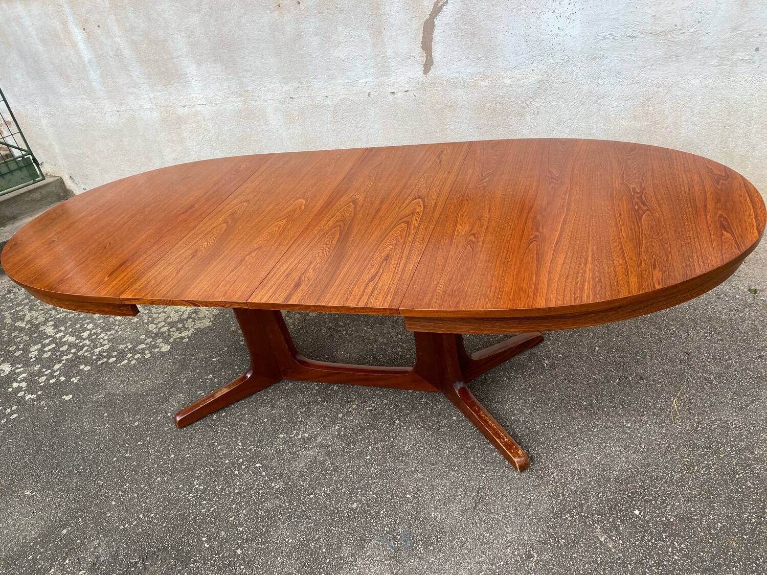 Baumann table for 10 guests