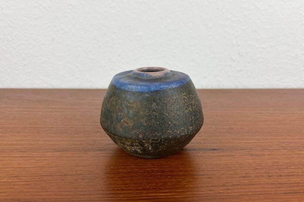 Brutalist studio pottery vase by Lu and Gerd Grove, mid-century, 1962.