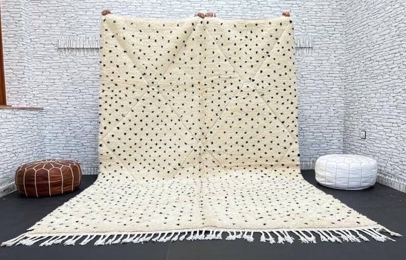 Berber rug in pure wool, black and white, size 150 x 250 cm.