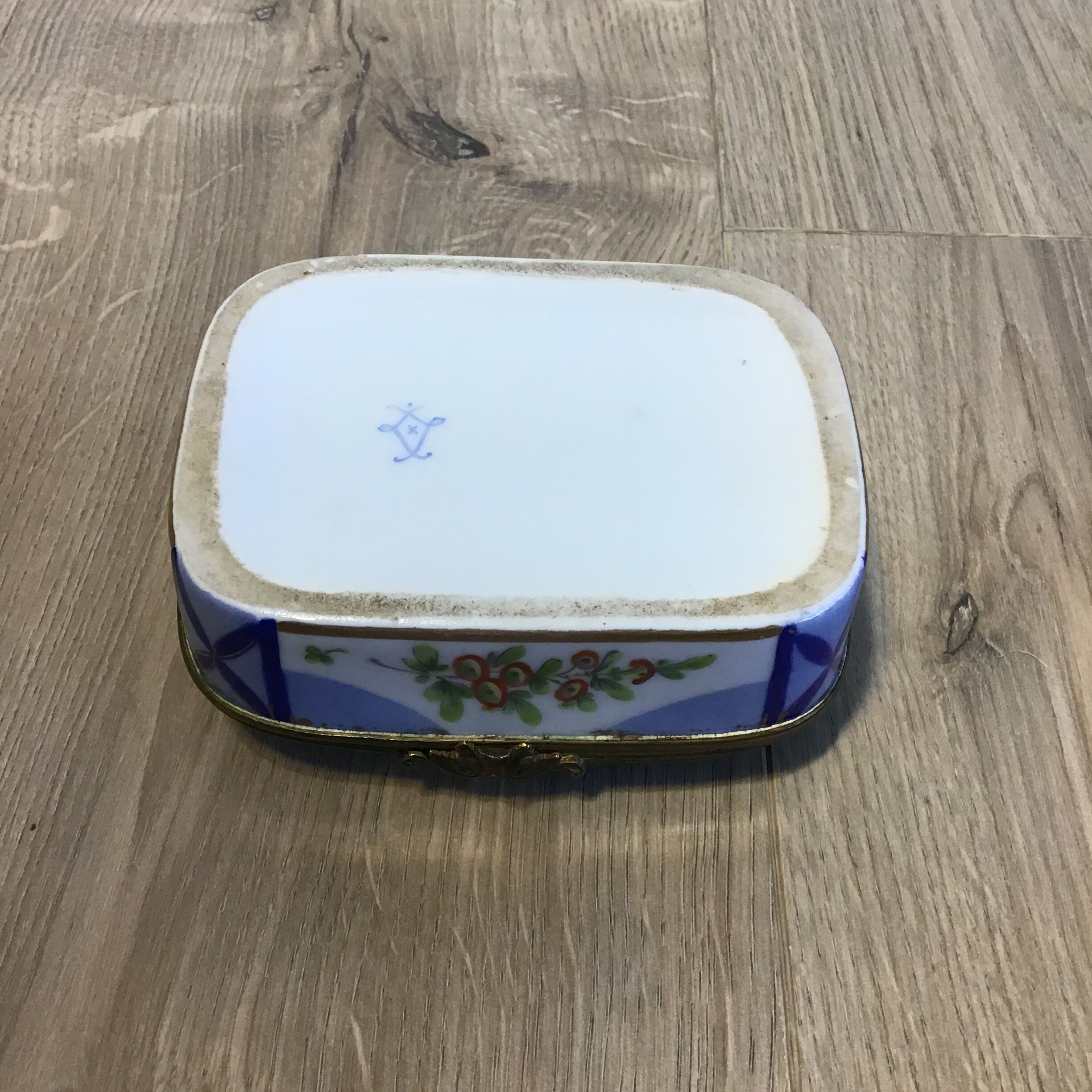 Jewelry box at the end of the 19th century