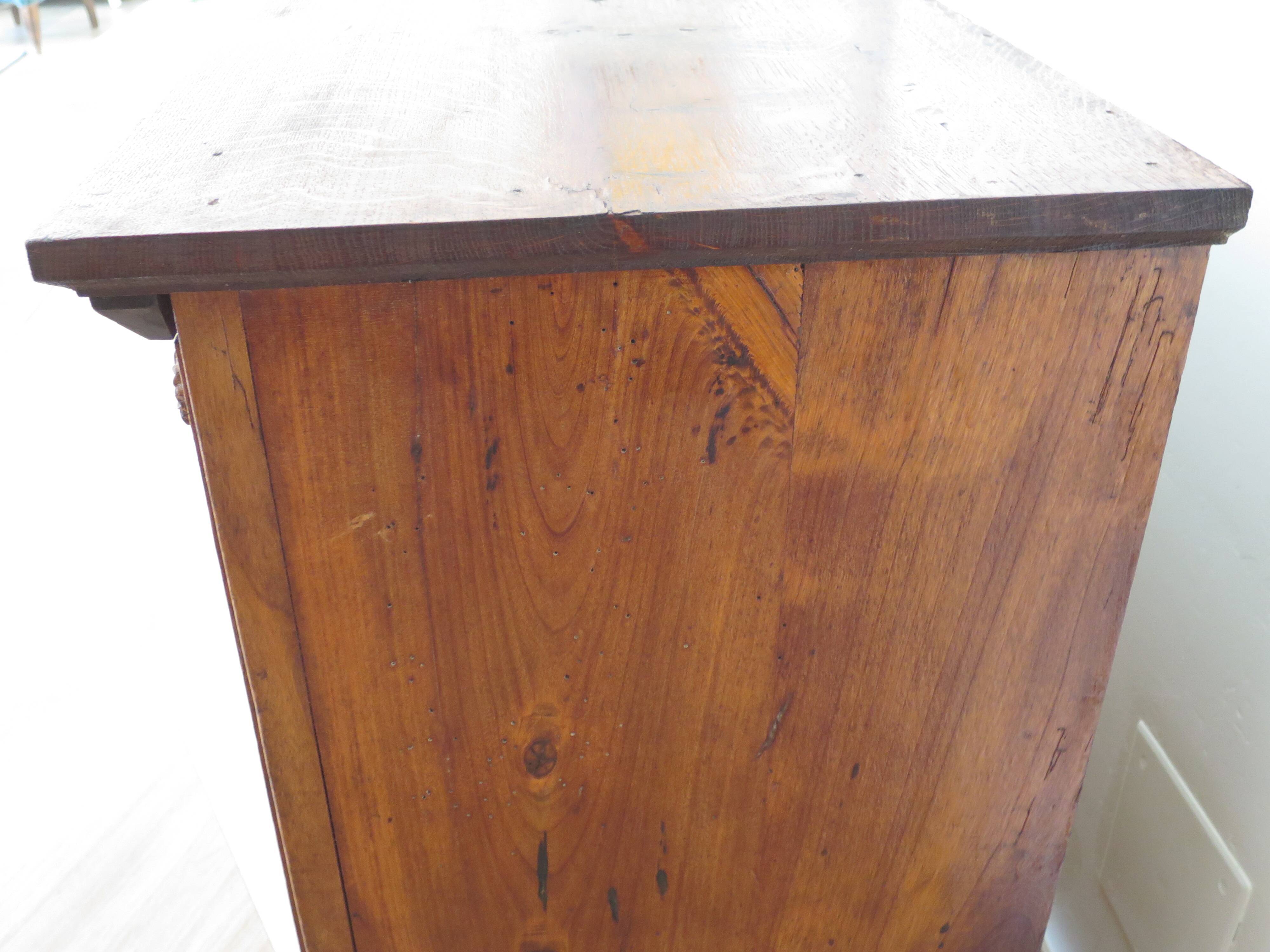 Commode 4 tiroirs en bois massif, début XXème s.
