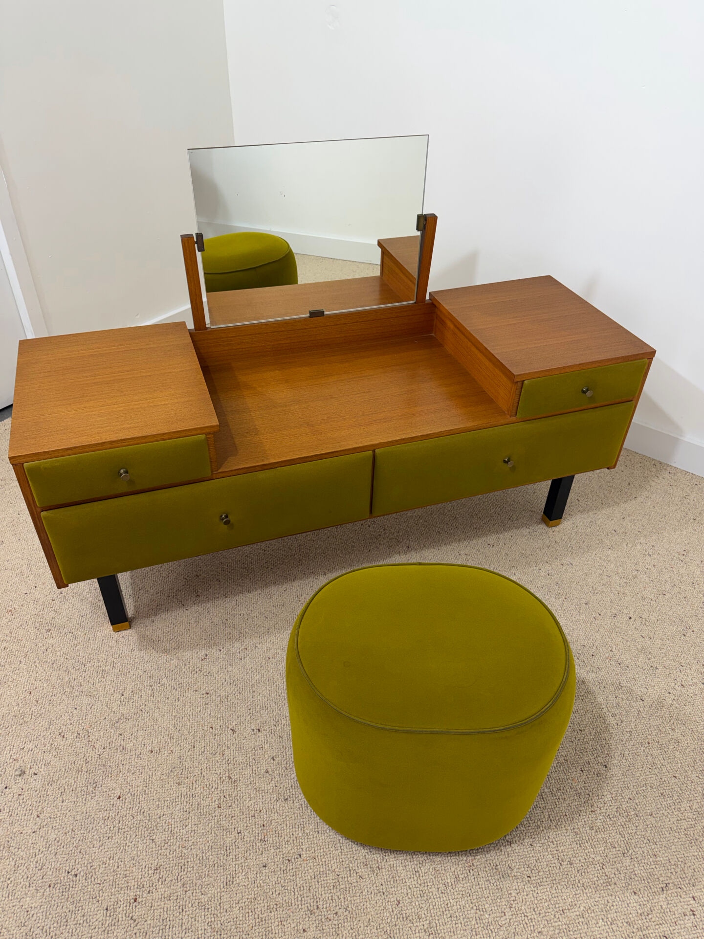 Coiffeuse et son pouf par Roger Landault, années 70