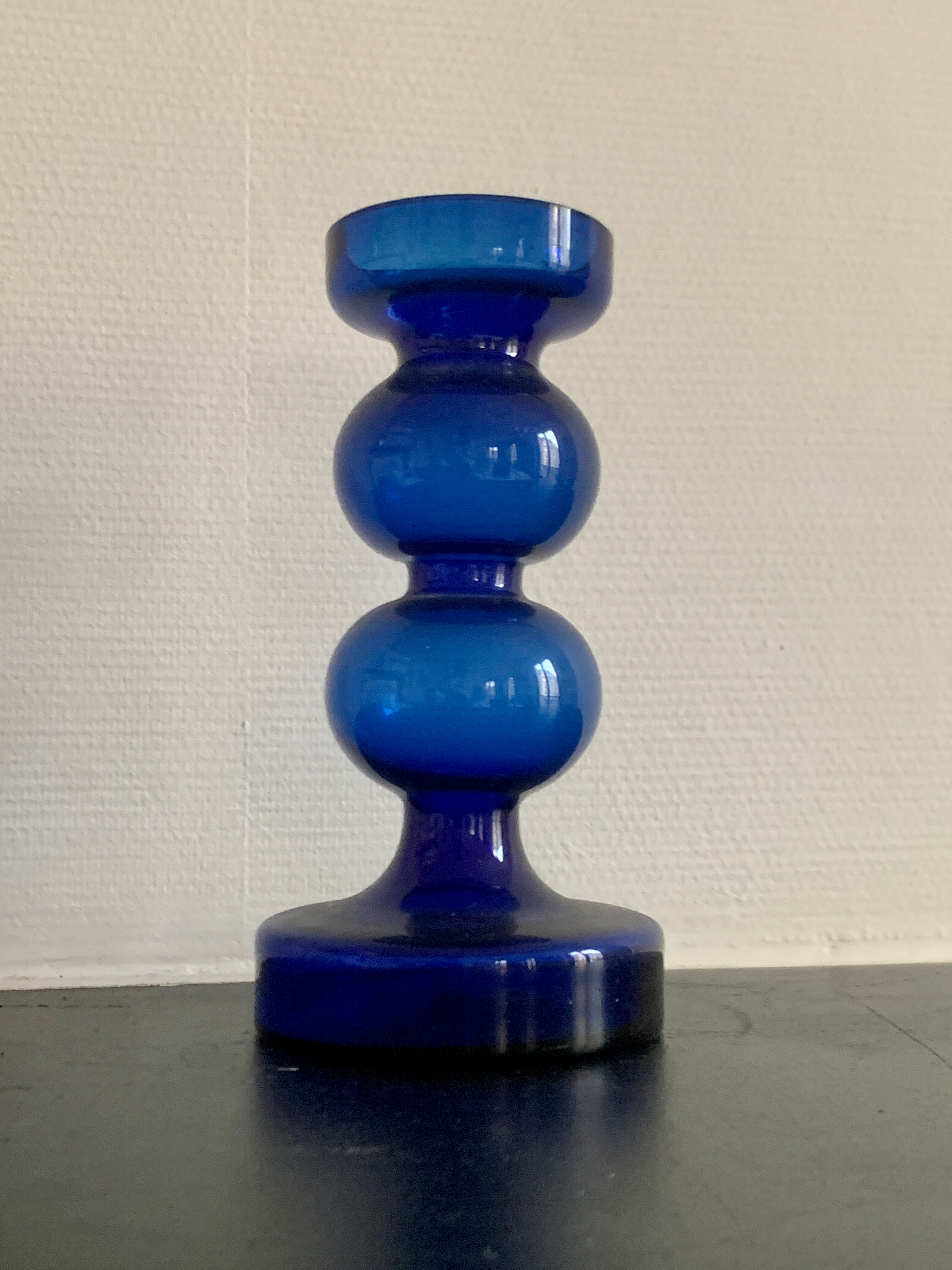 Vase bleu en verre vintage 1970