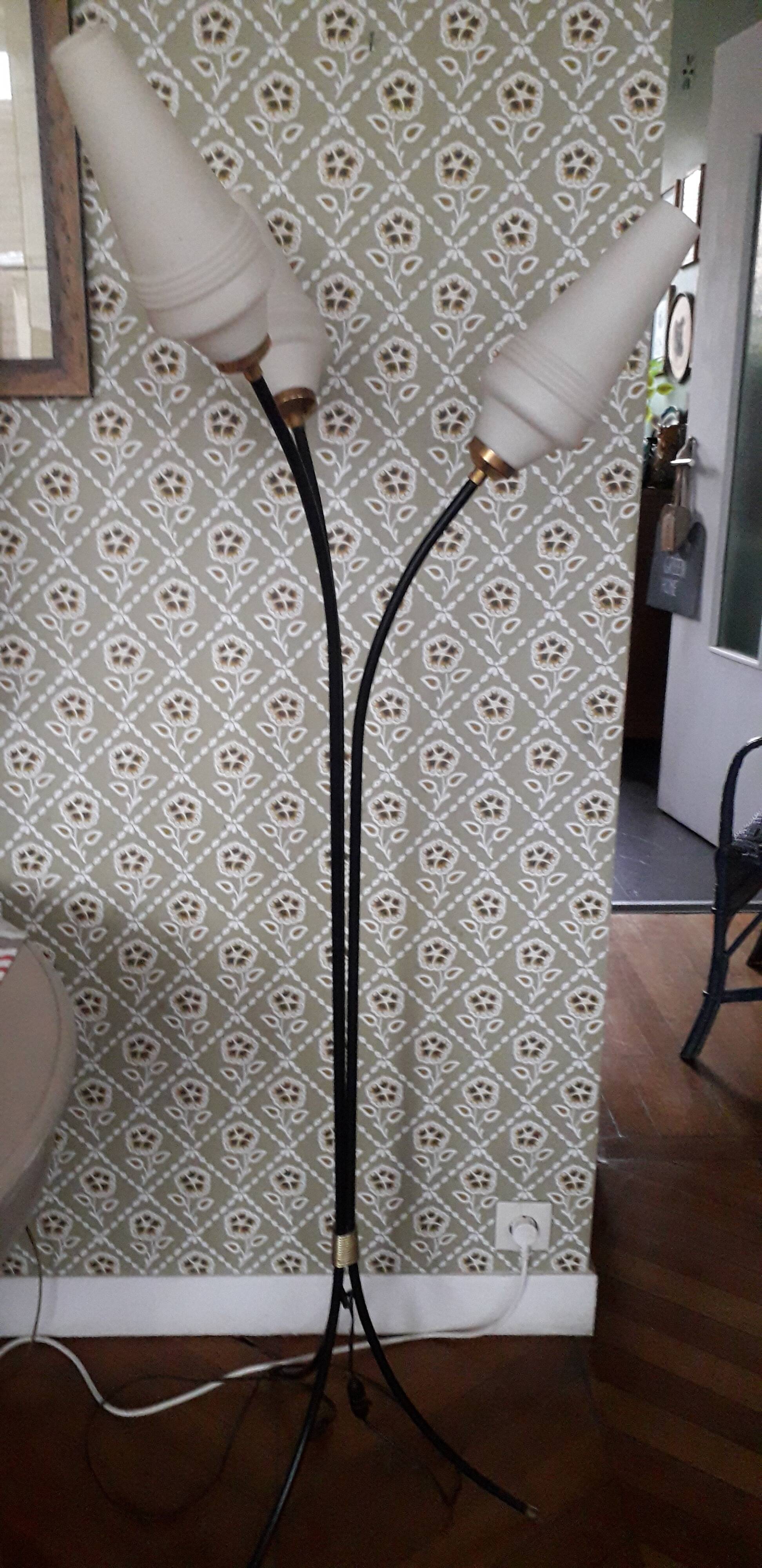 Lampadaire tripode métallique des années 50