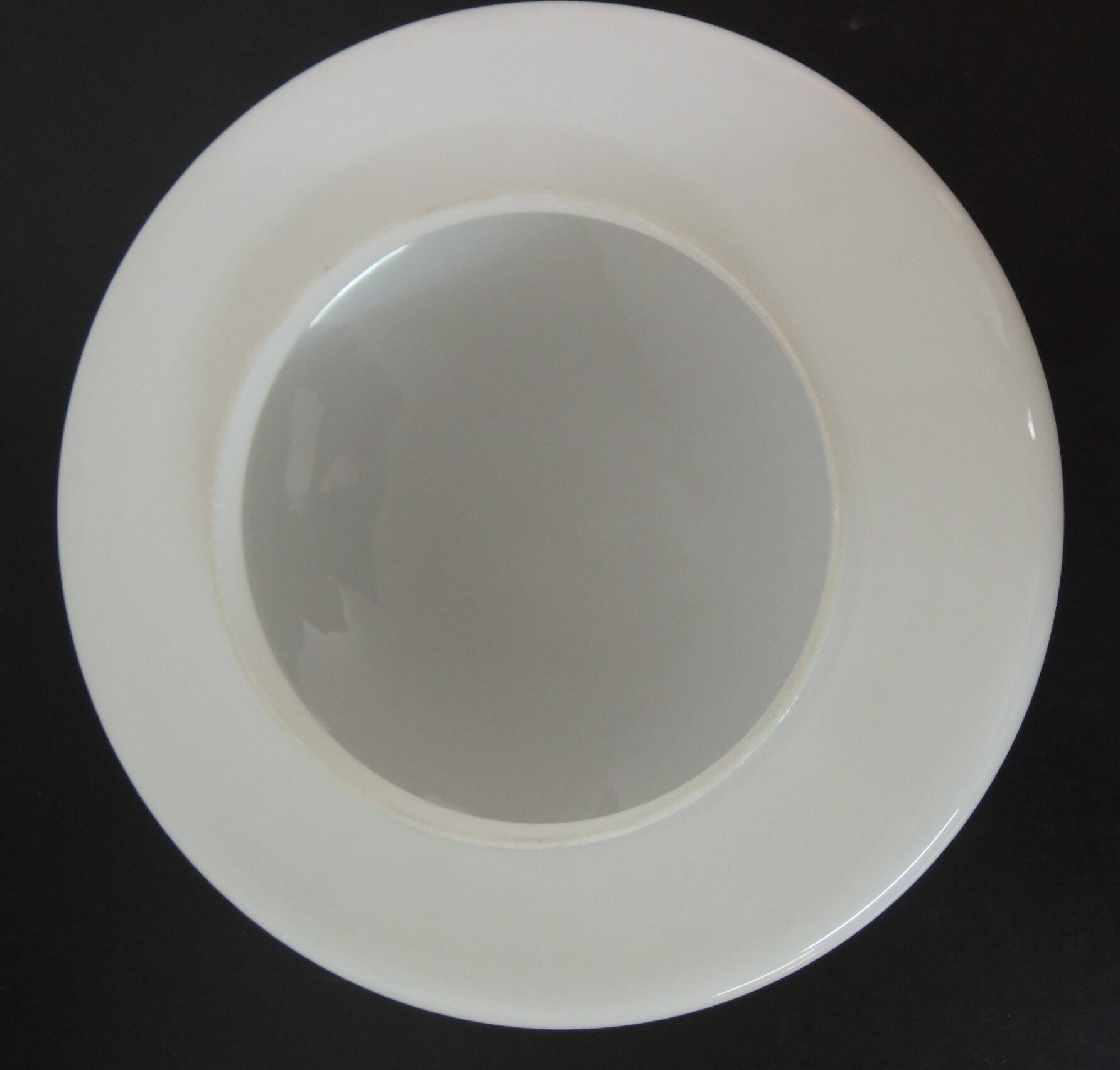 Round opaline ceiling light