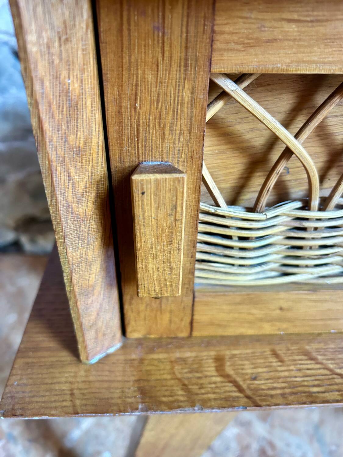 Vintage bedside table in wood & woven rattan