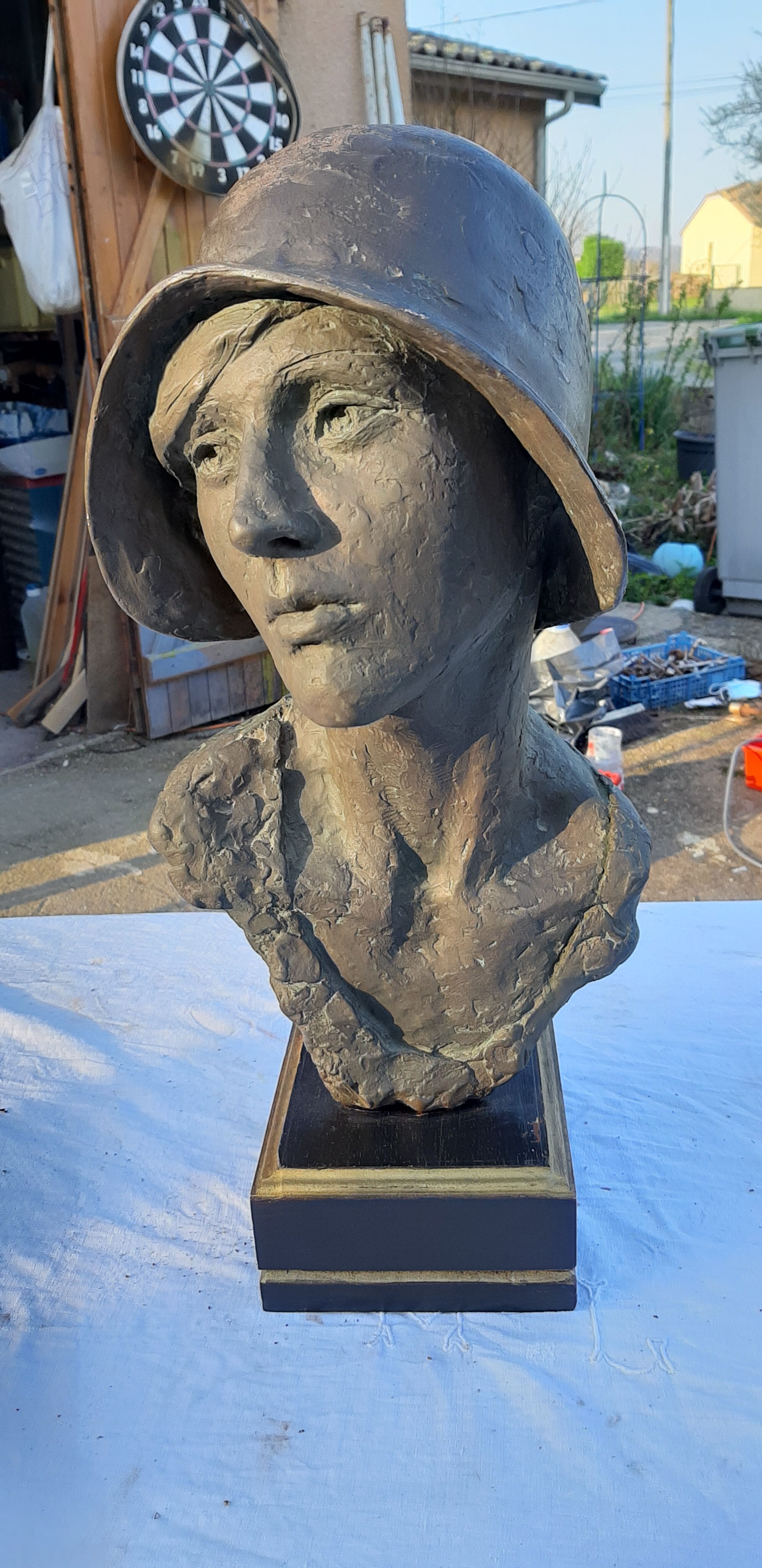 Bust woman