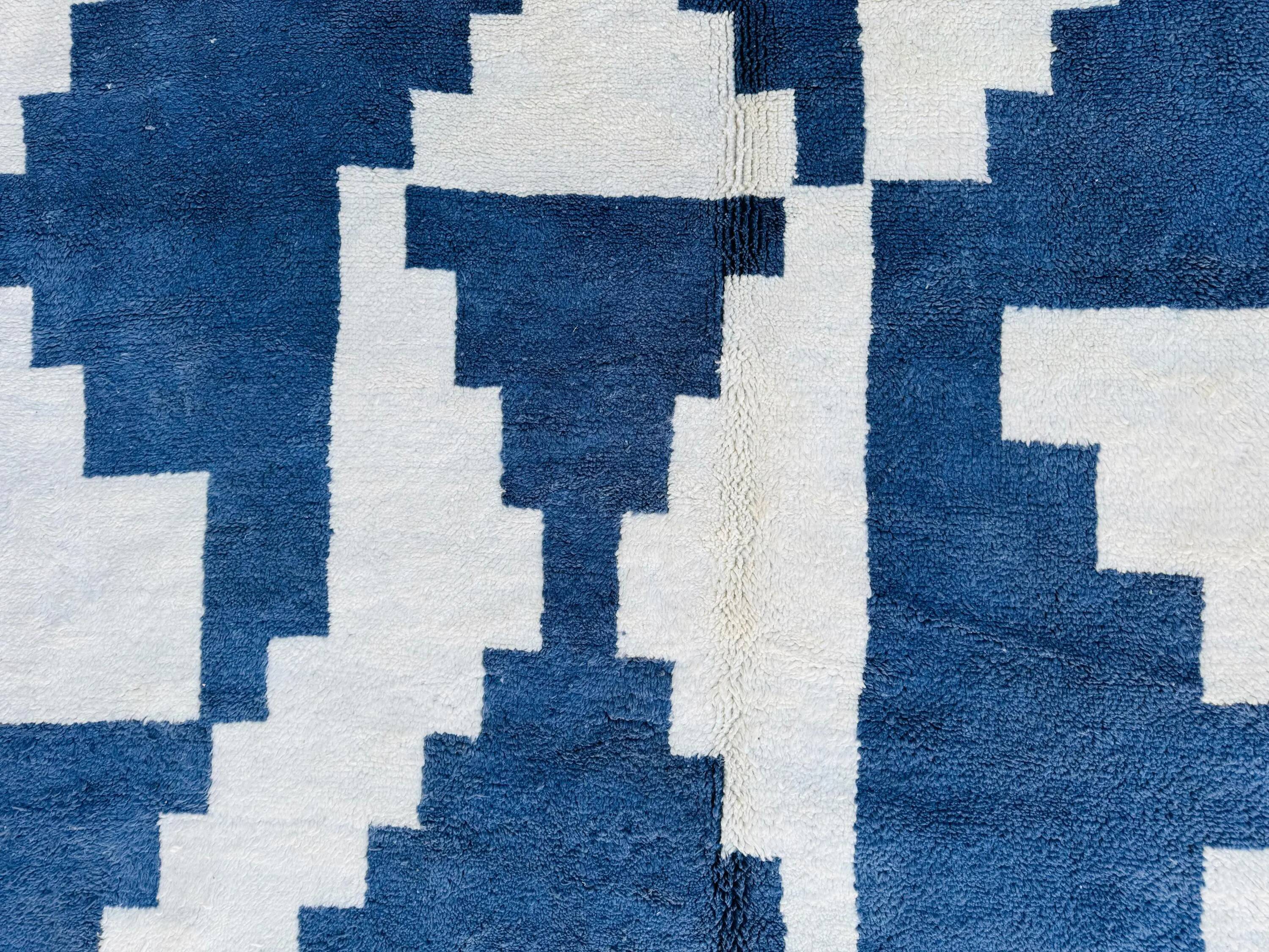 Handmade traditional rug 250cm x 150cm