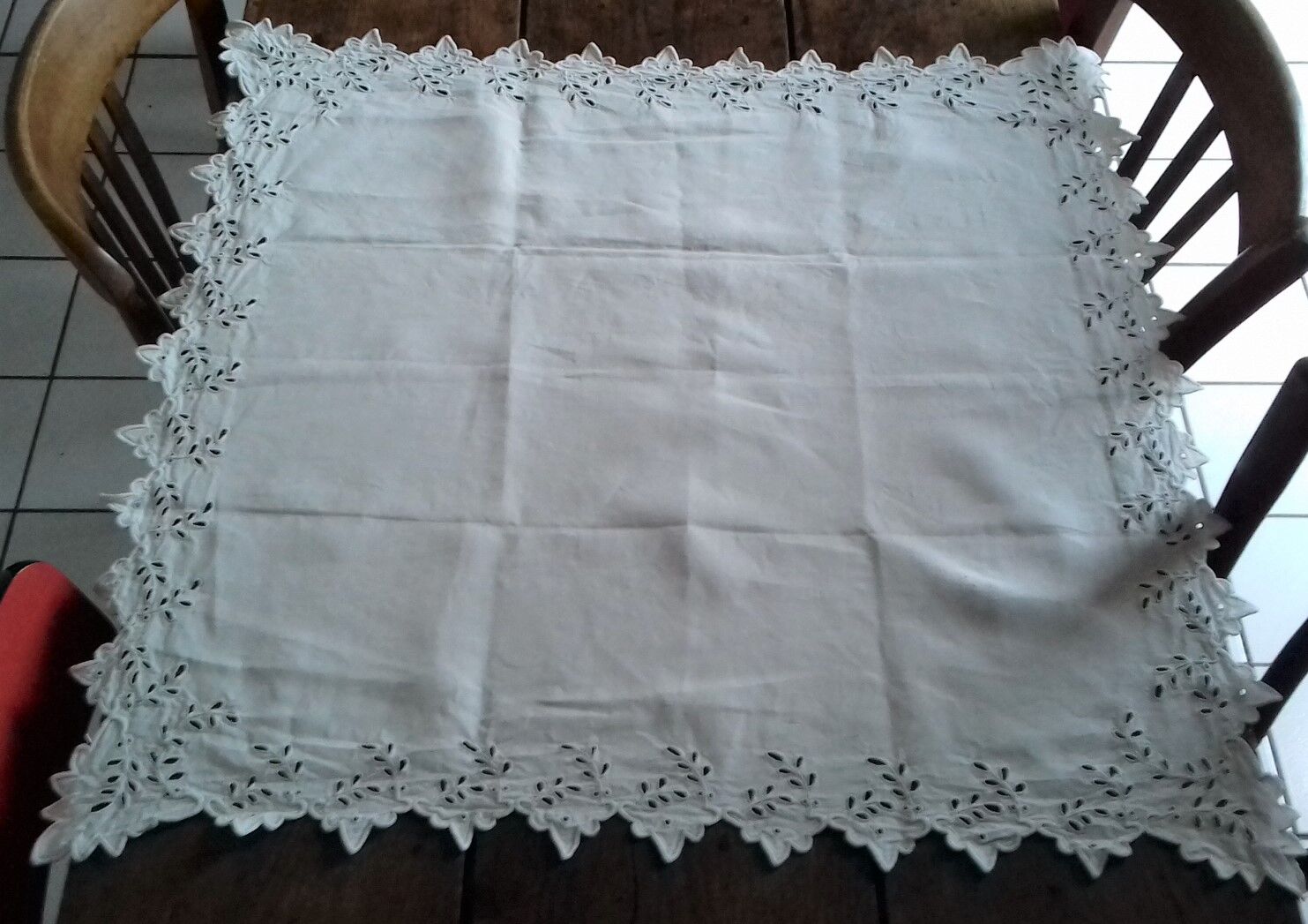 Square tablecloth old white lace Richelieu