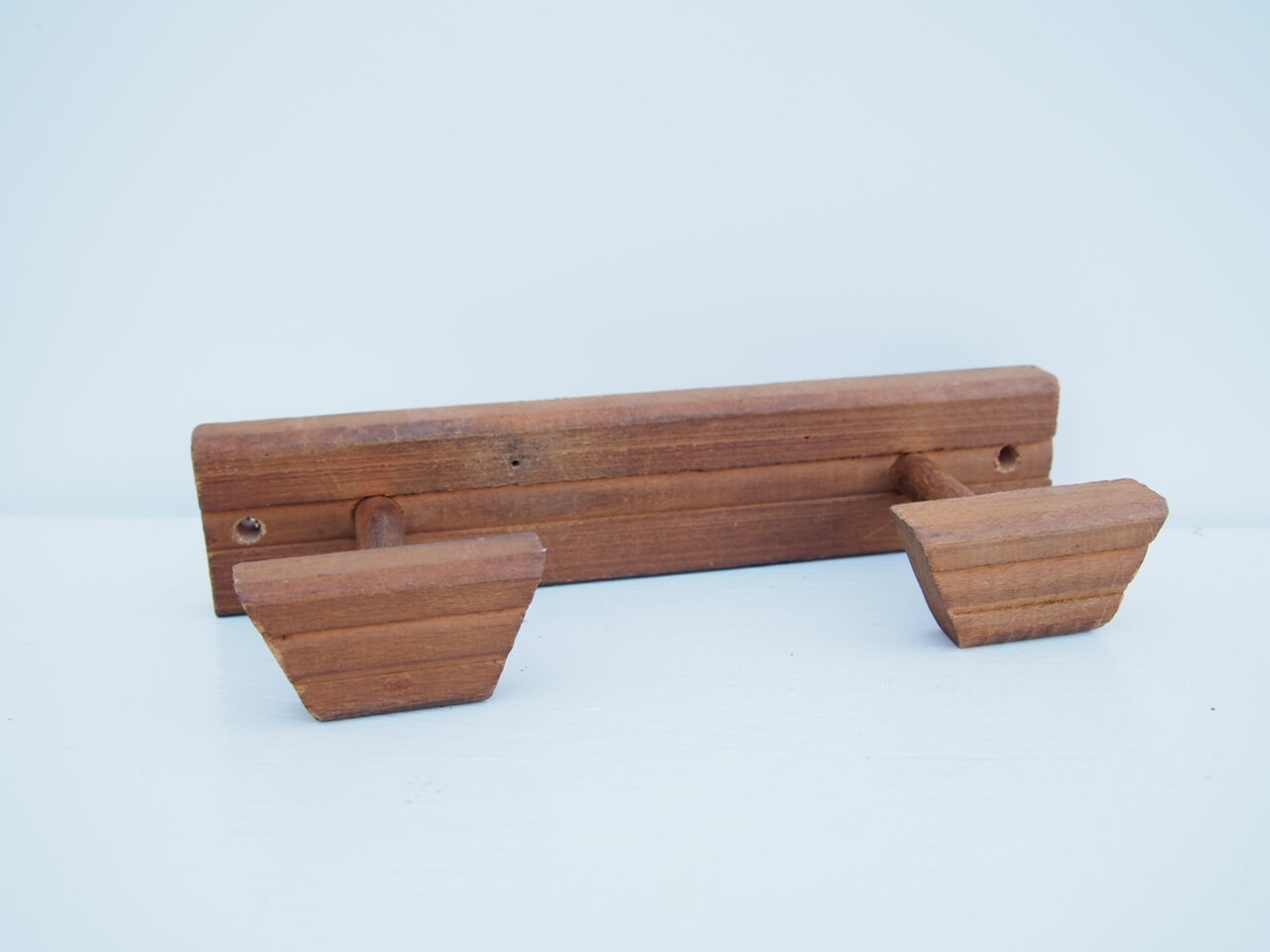 Door coat wooden with 2 balls