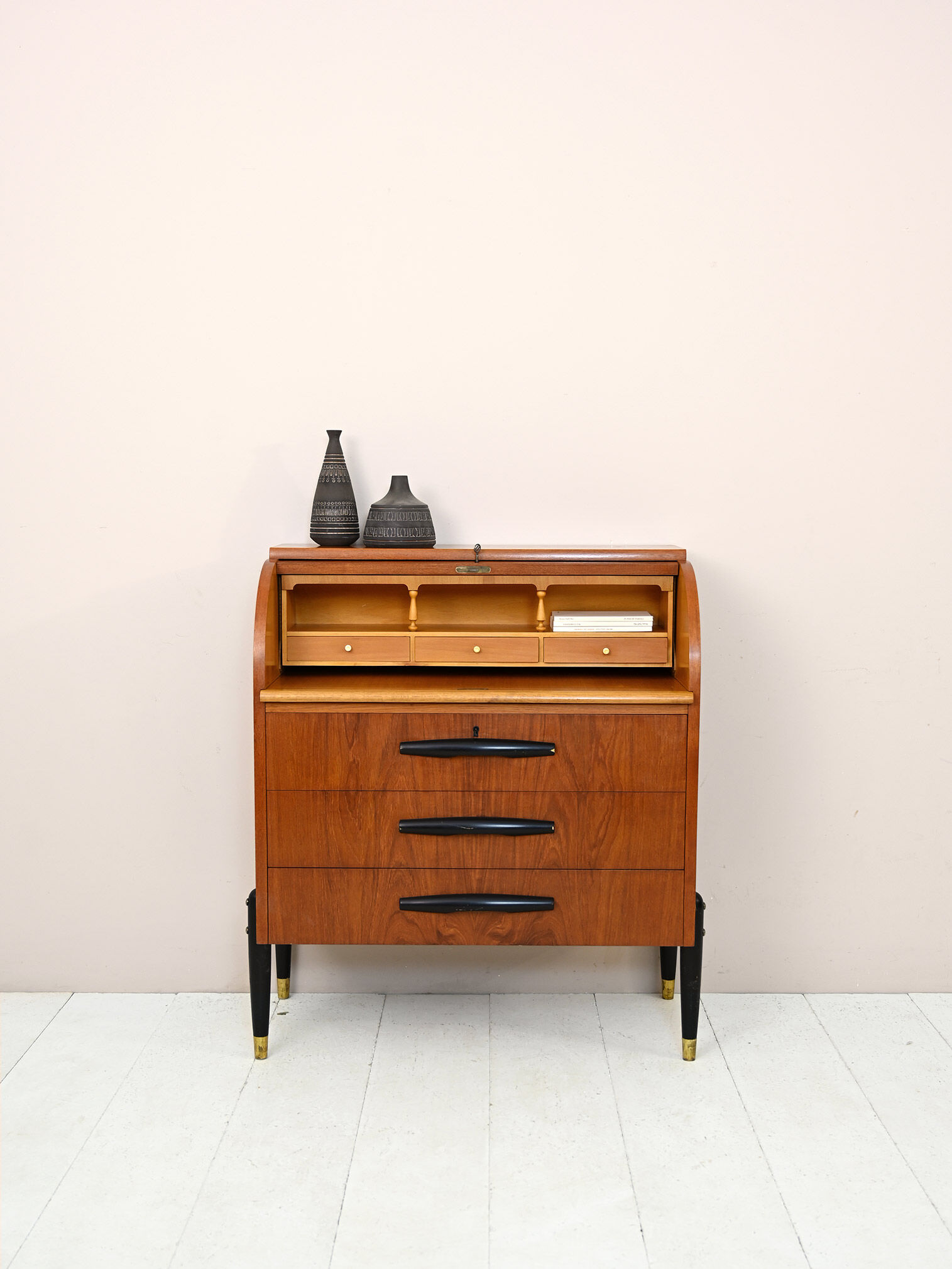 Chest of drawers secretary