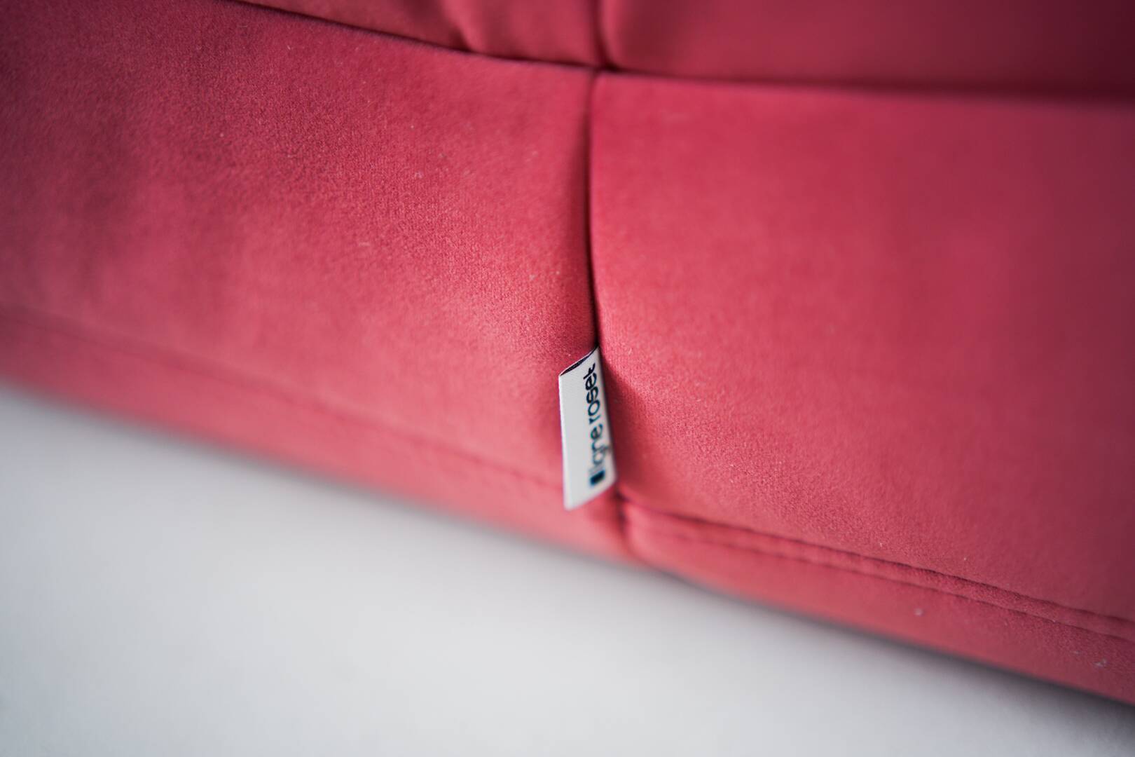 Togo set of chair and pouf in raspberry velvet