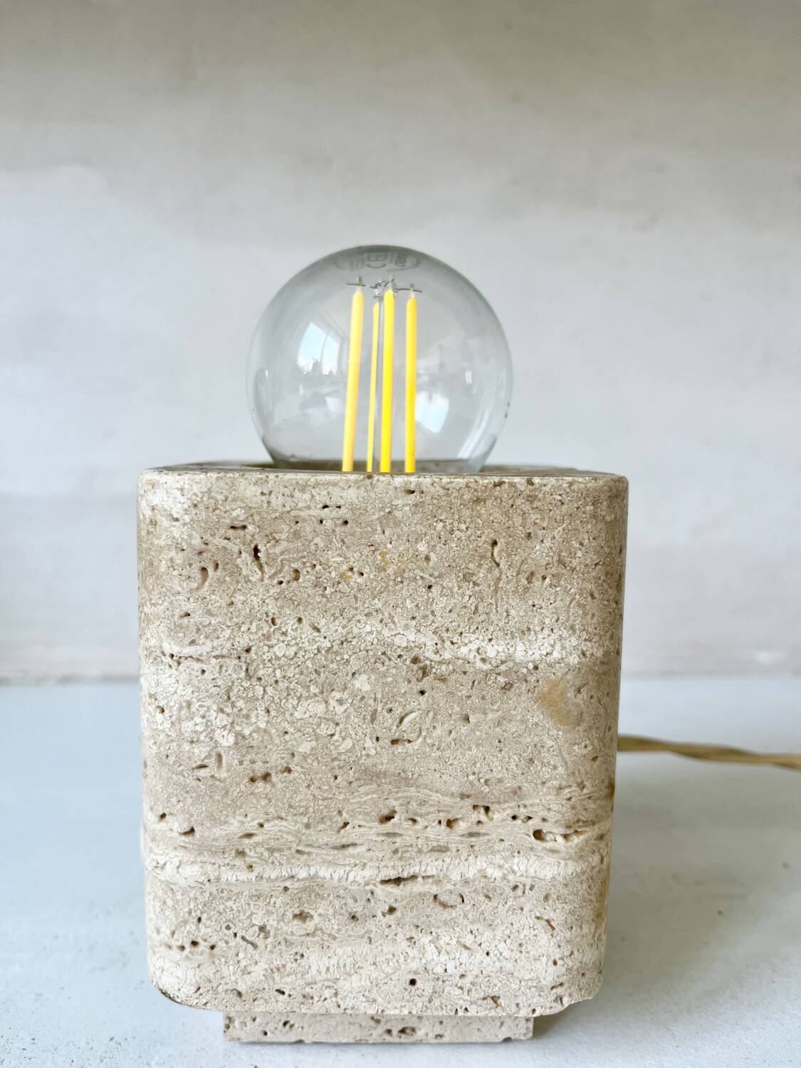 Lampe de chevet en travertin italien vintage