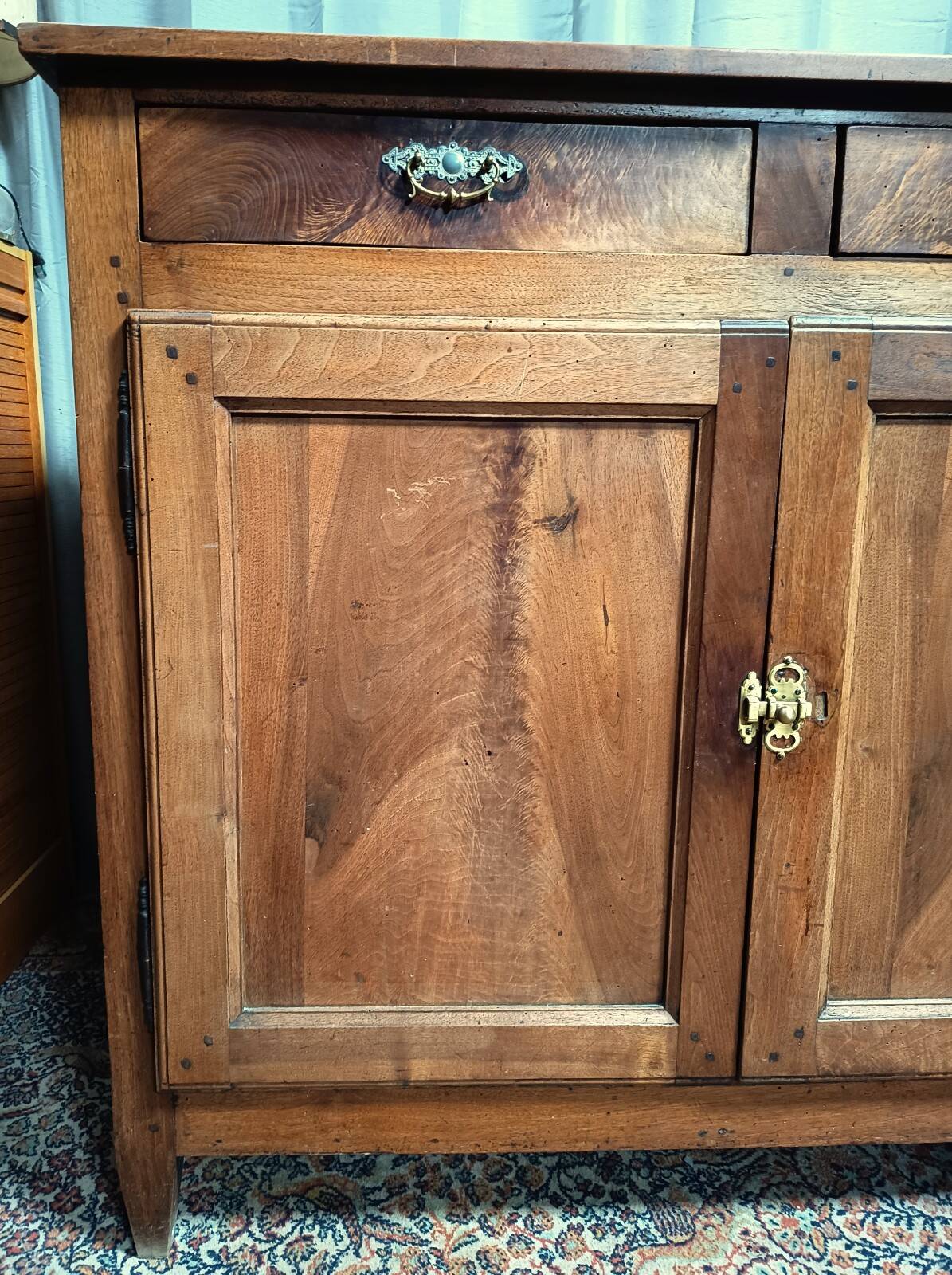 Louis XVI height-adjustable buffet in walnut