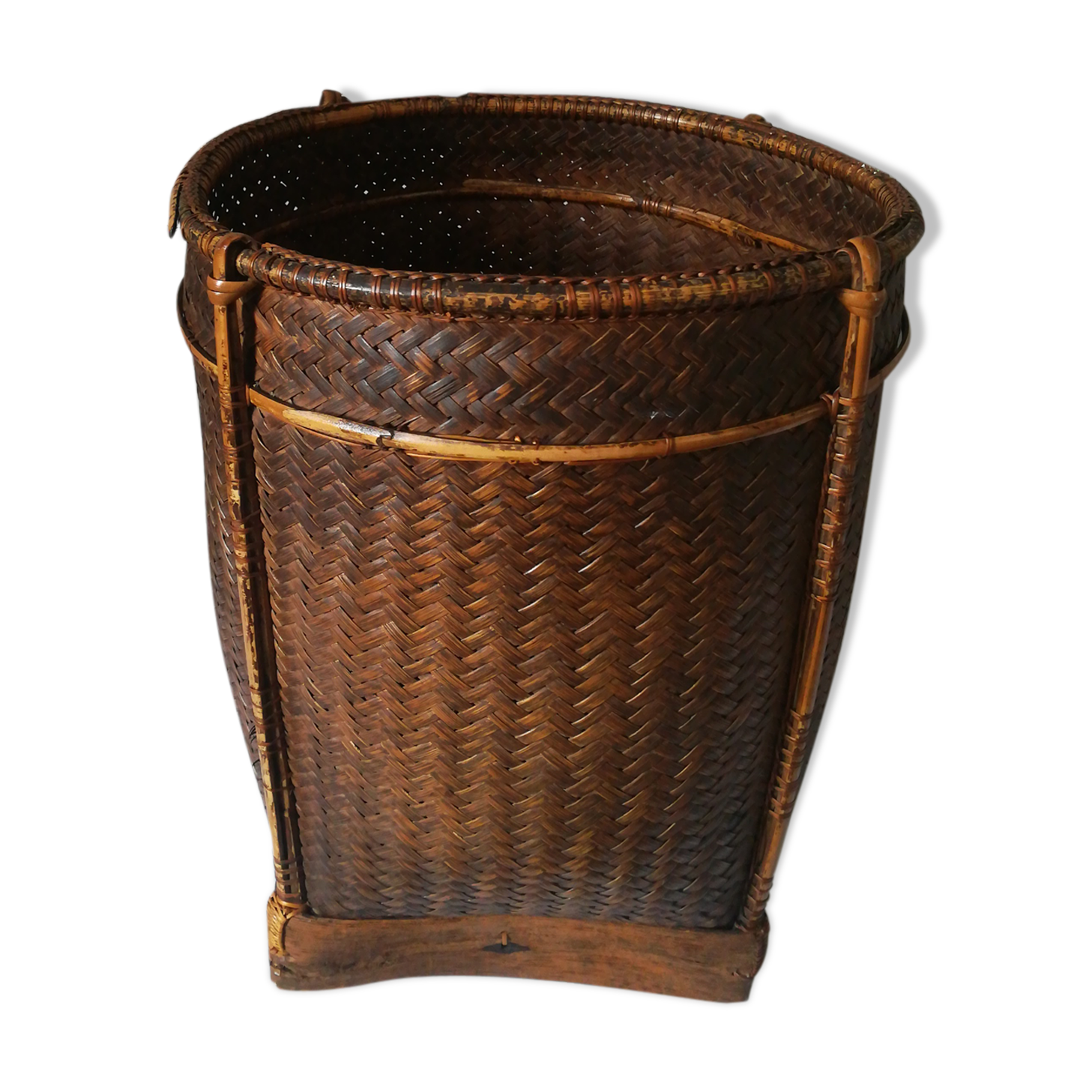 Japanese former basket in bamboo and braided basketry