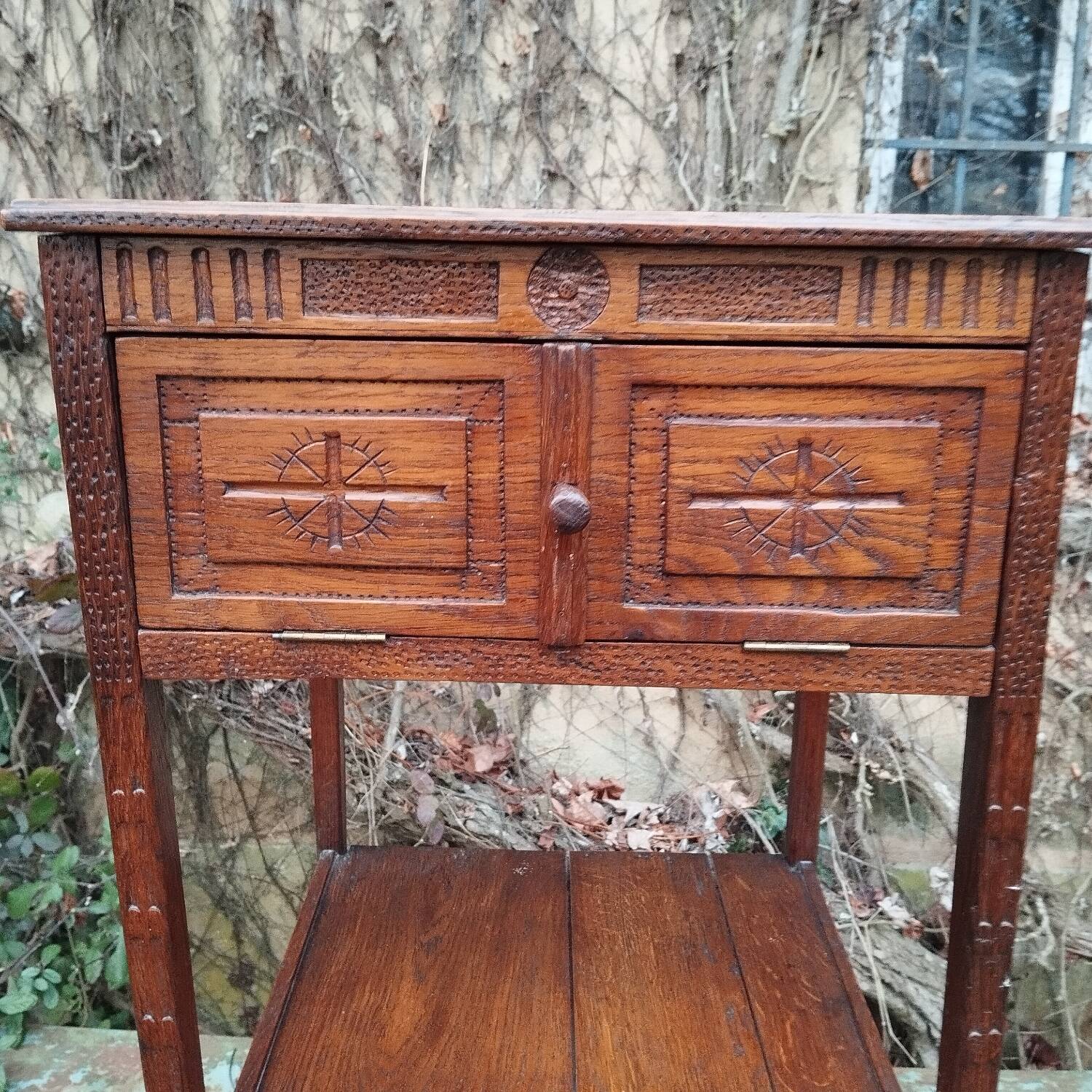 Guéridon table de chevet d'appoint art populaire