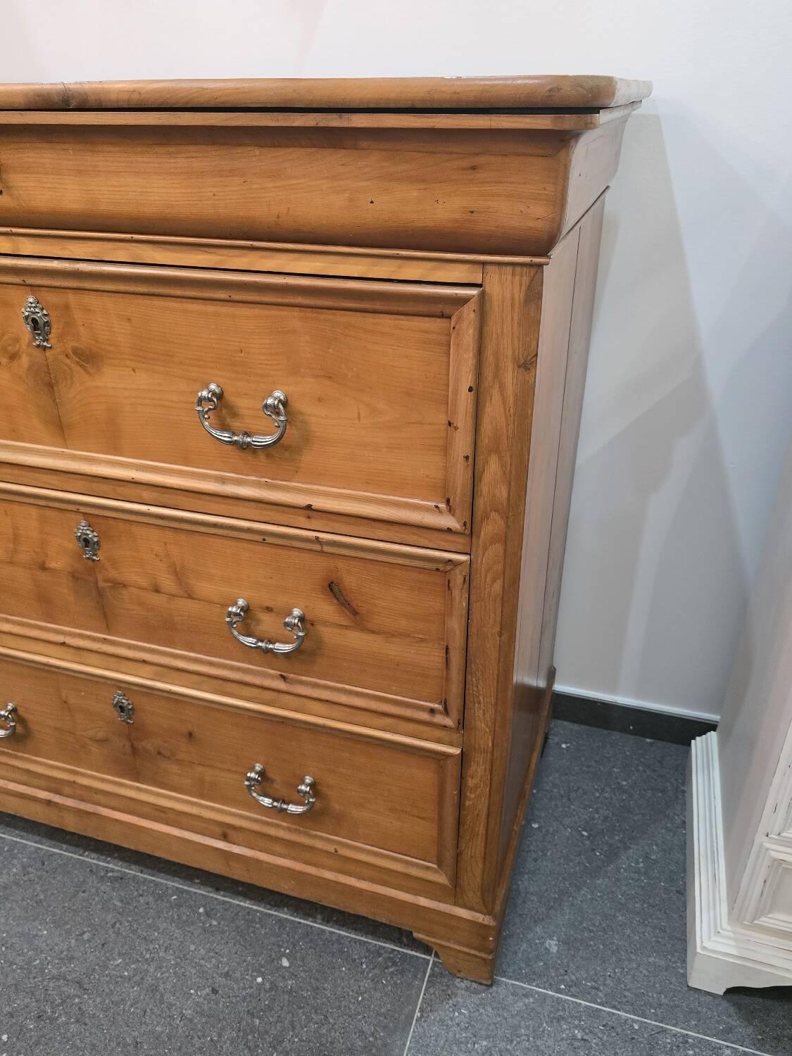 Grande commode en sapin style Louis philippe