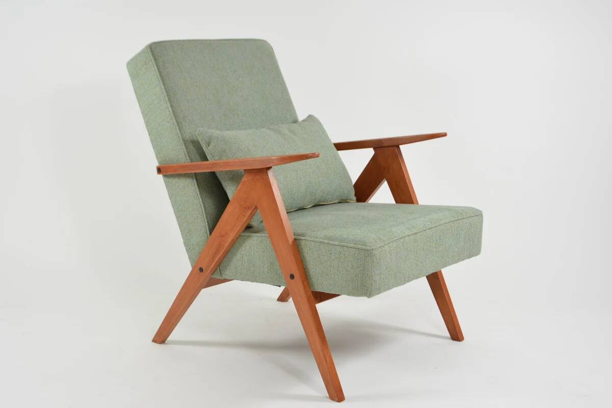KOMPAS armchairs in light green mottled fabric