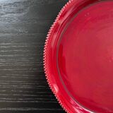 Plat rouge dentelé