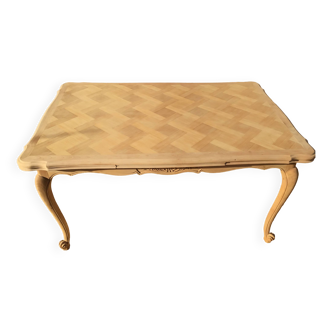 Table de style Louis XV  en chêne décapée entièrement et laissée en bois naturel